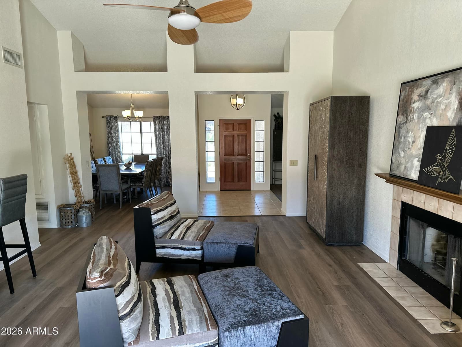 3909 E LAVENDER Lane E, Phoenix, AZ 85044 — photo 6 of 49