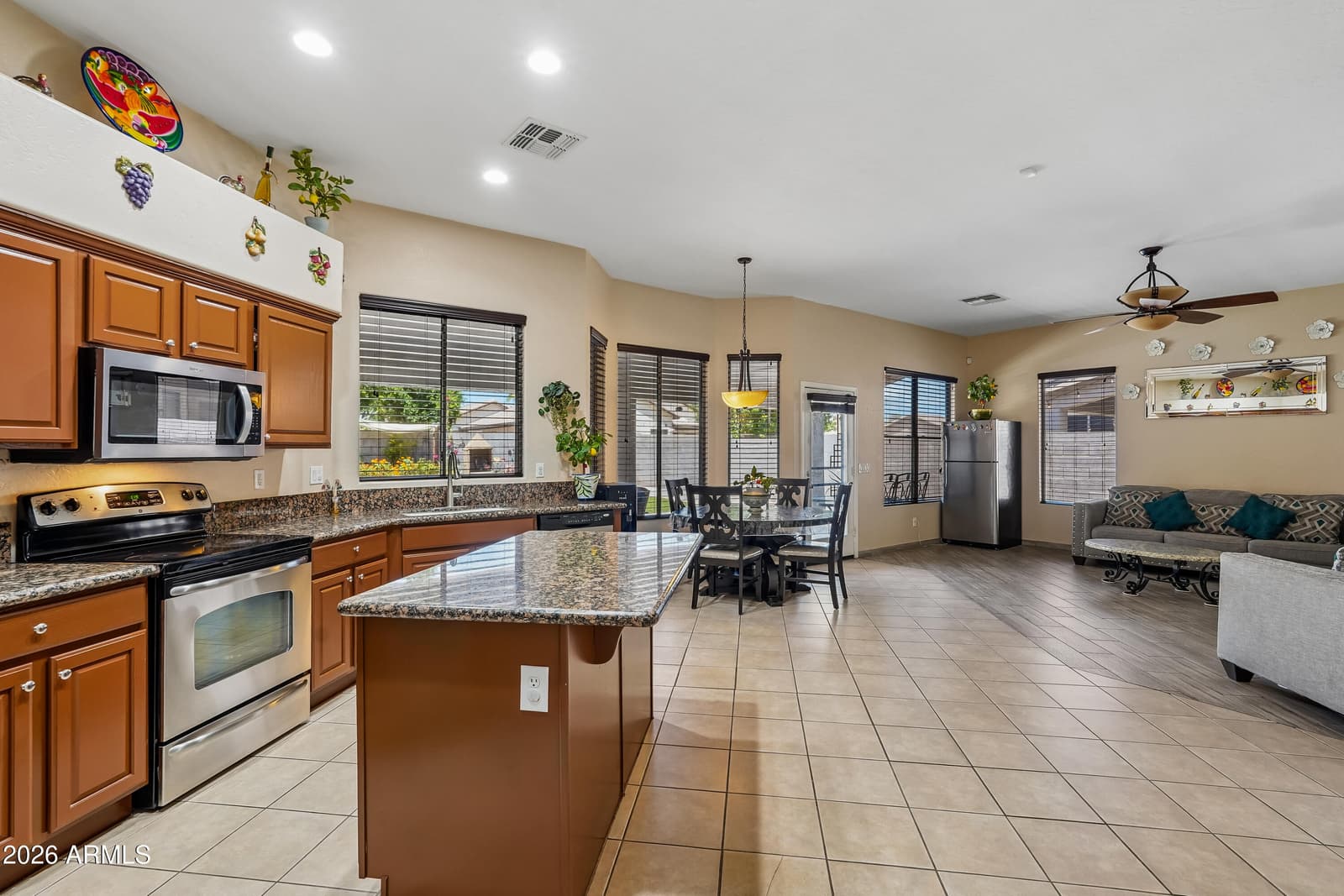 8334 W Marlette Avenue, Glendale, AZ 85305 — photo 10 of 37