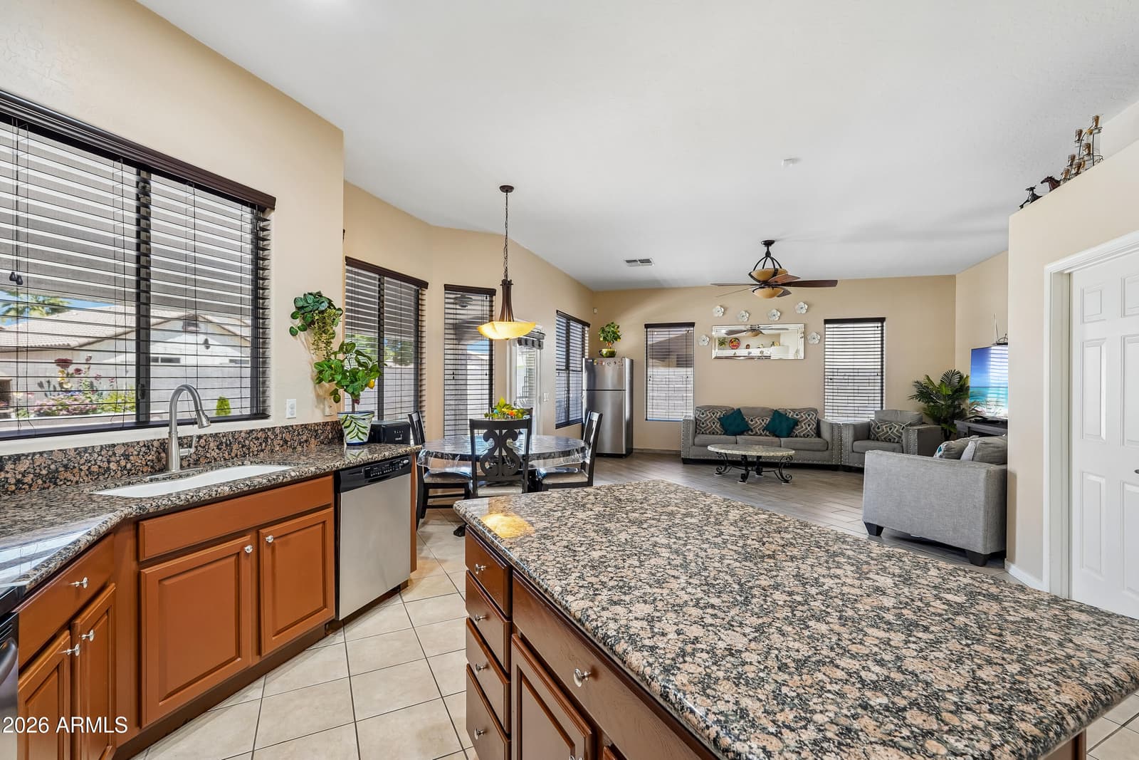 8334 W Marlette Avenue, Glendale, AZ 85305 — photo 12 of 37