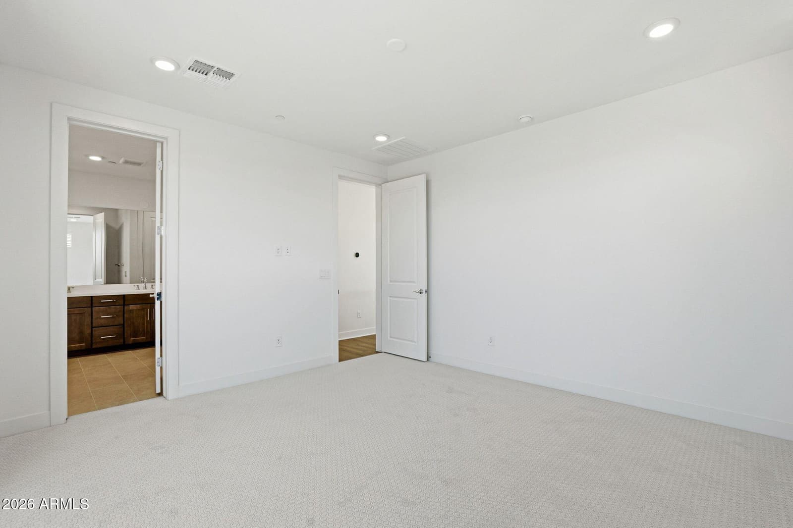 2121 W SONORAN DESERT Drive 126, Phoenix, AZ 85085 — photo 27 of 34