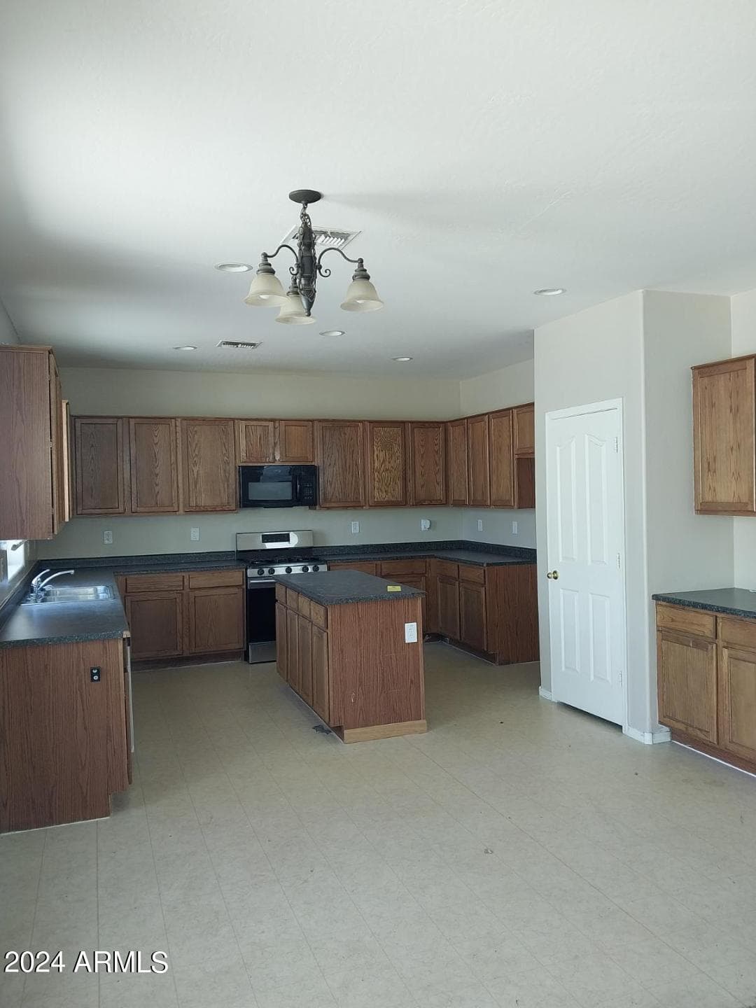 14150 W BOCA RATON Road, Surprise, AZ 85379 — photo 5 of 14