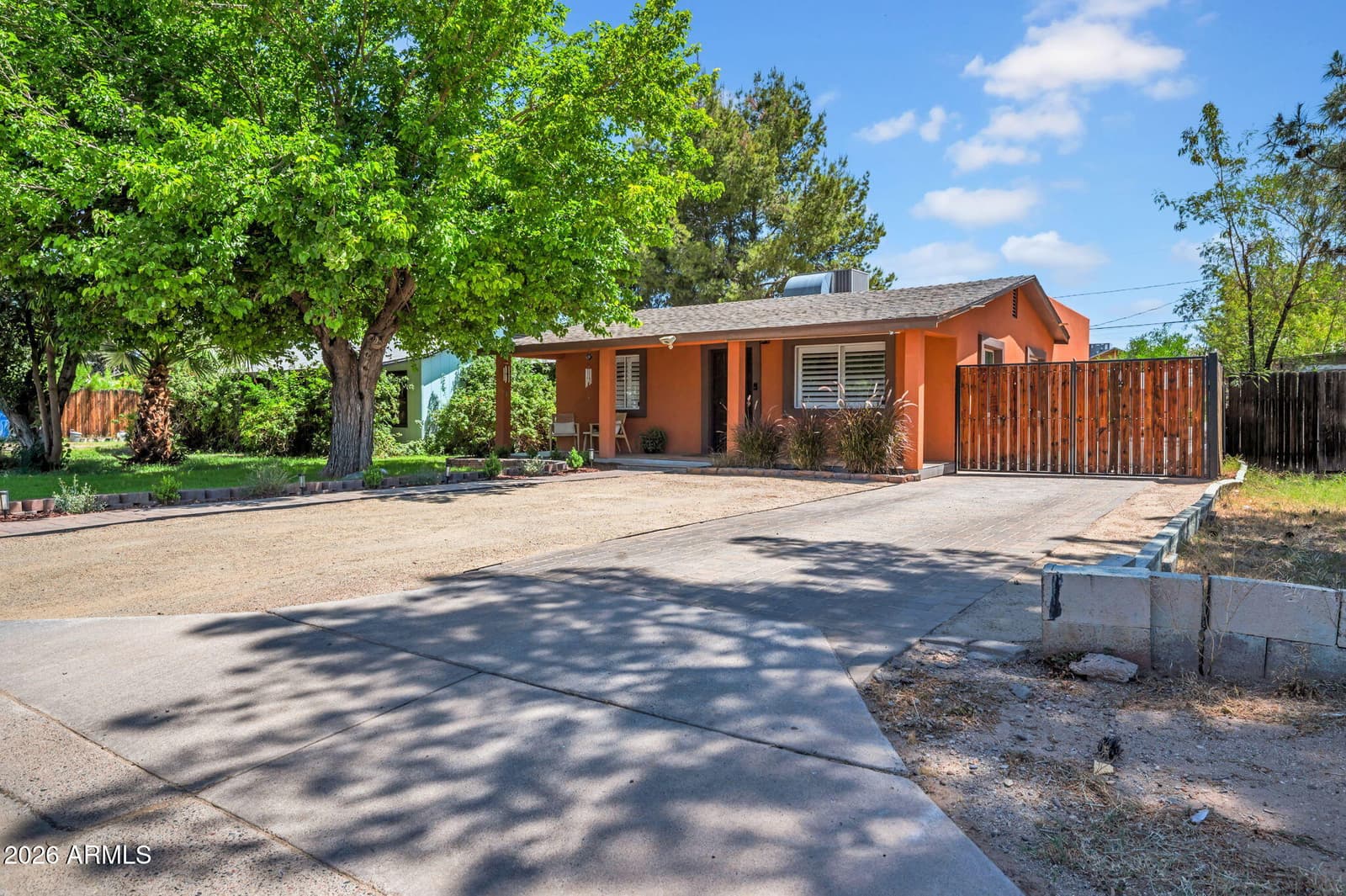 2405 N 27TH Place, Phoenix, AZ 85008 — photo 3 of 30