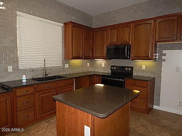 13641 S 180TH Avenue, Goodyear, AZ 85338 — photo 3 of 16