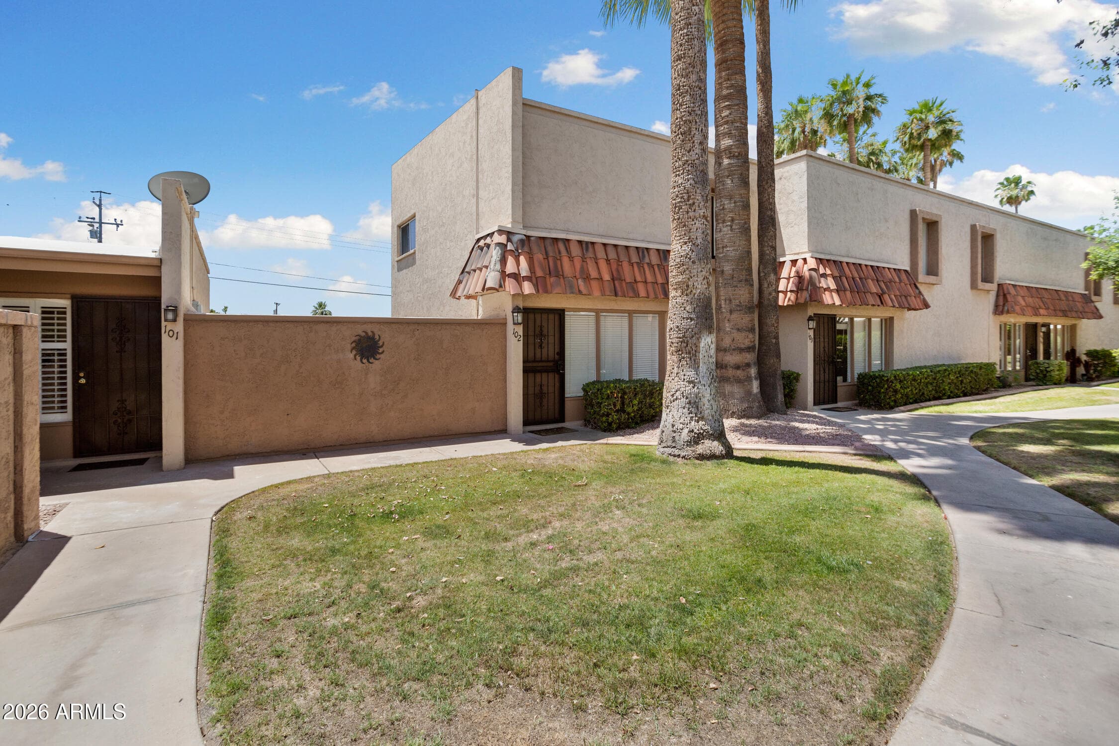 1320 E BETHANY HOME Road 102, Phoenix, AZ 85014 — photo 7 of 30