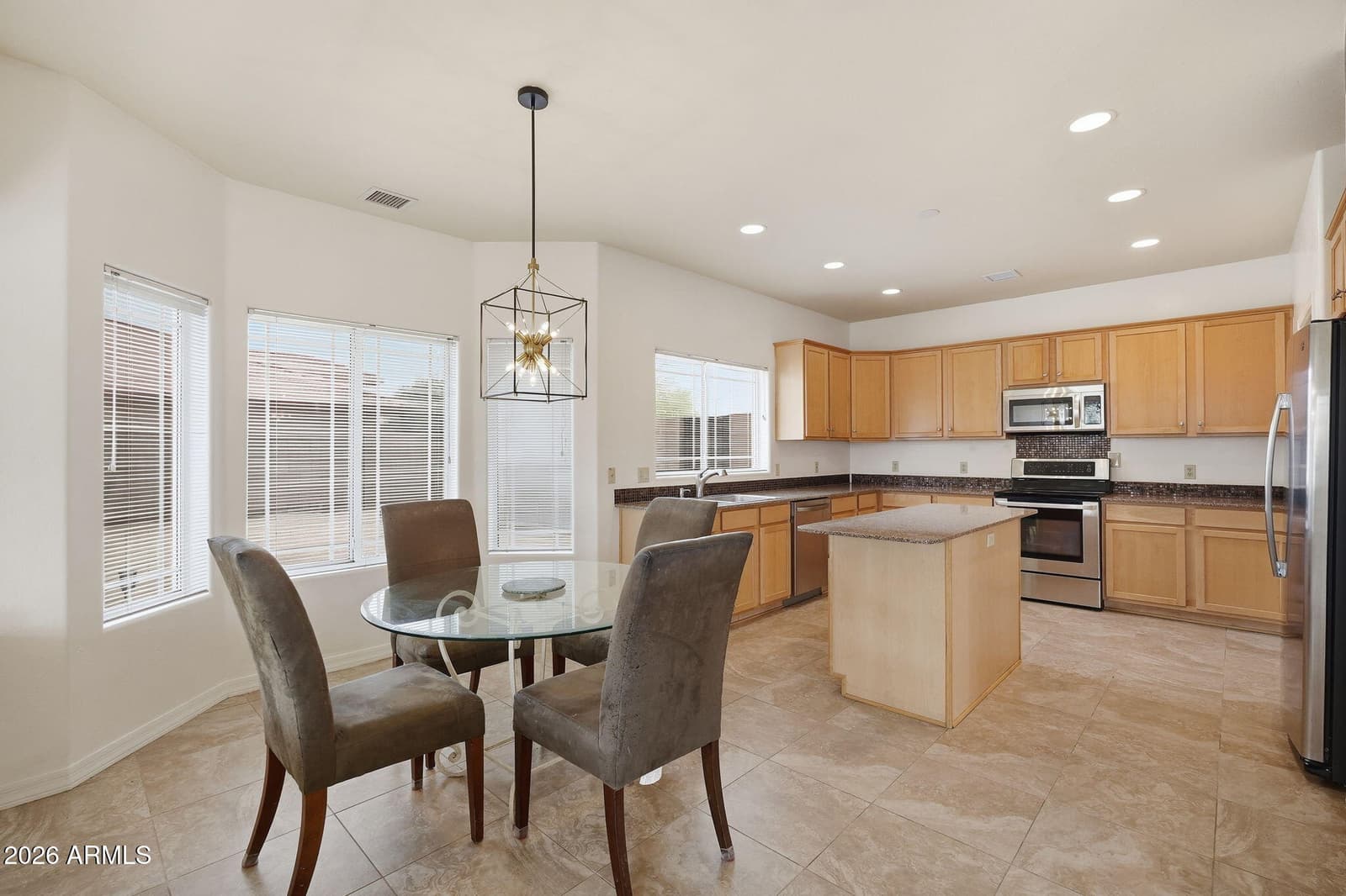 320 E QUAIL Court, Casa Grande, AZ 85122 — photo 8 of 40