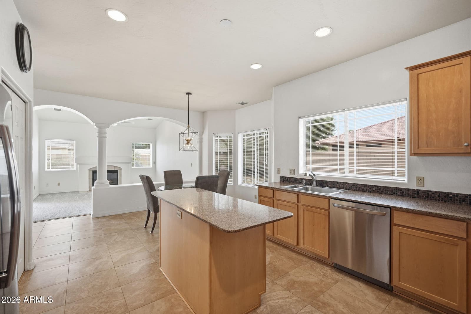 320 E QUAIL Court, Casa Grande, AZ 85122 — photo 10 of 40