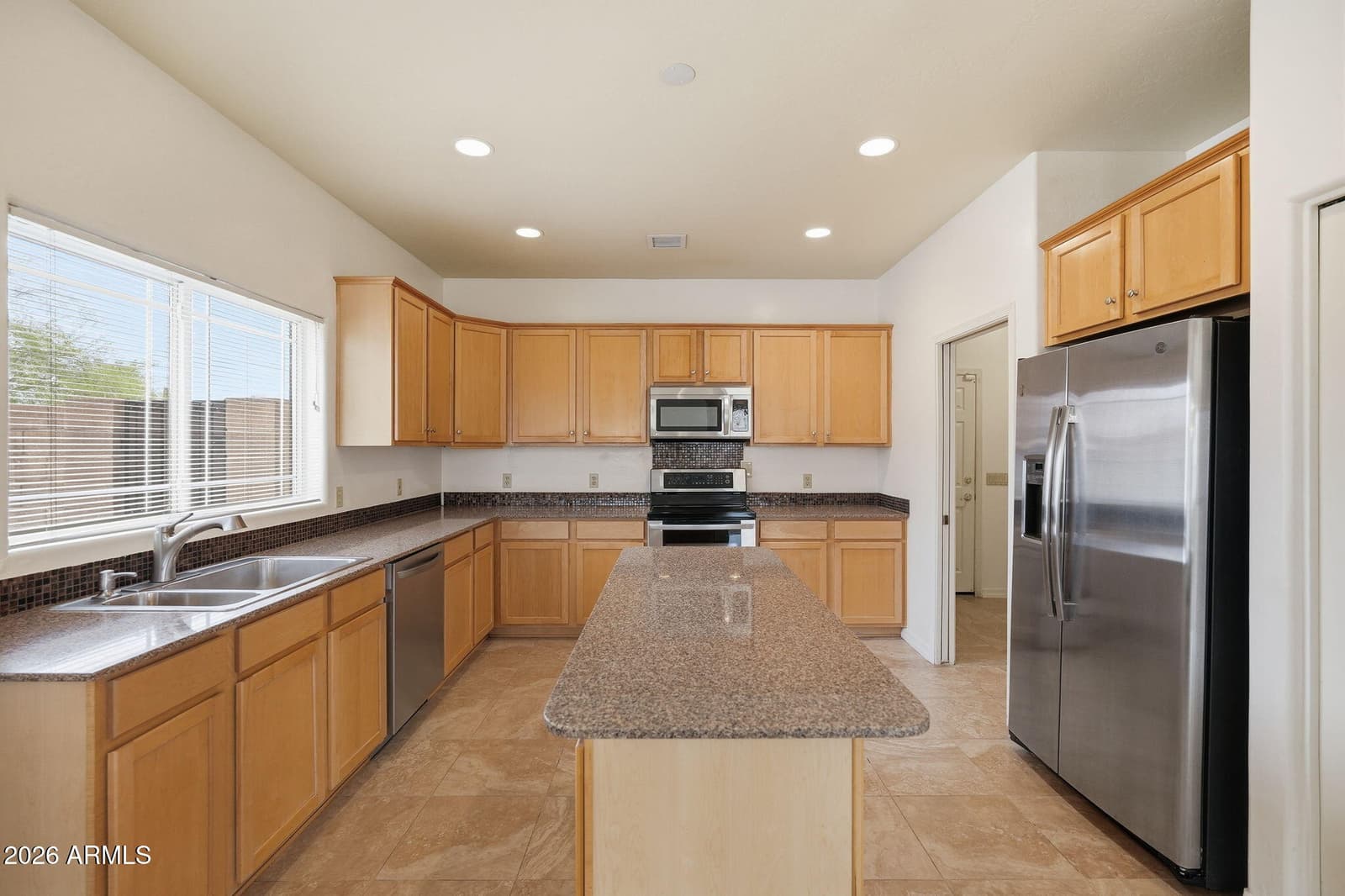 320 E QUAIL Court, Casa Grande, AZ 85122 — photo 4 of 40