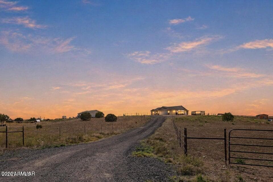 660 S FOOTHILLS Boulevard, Taylor, AZ 85939 — photo 1 of 53