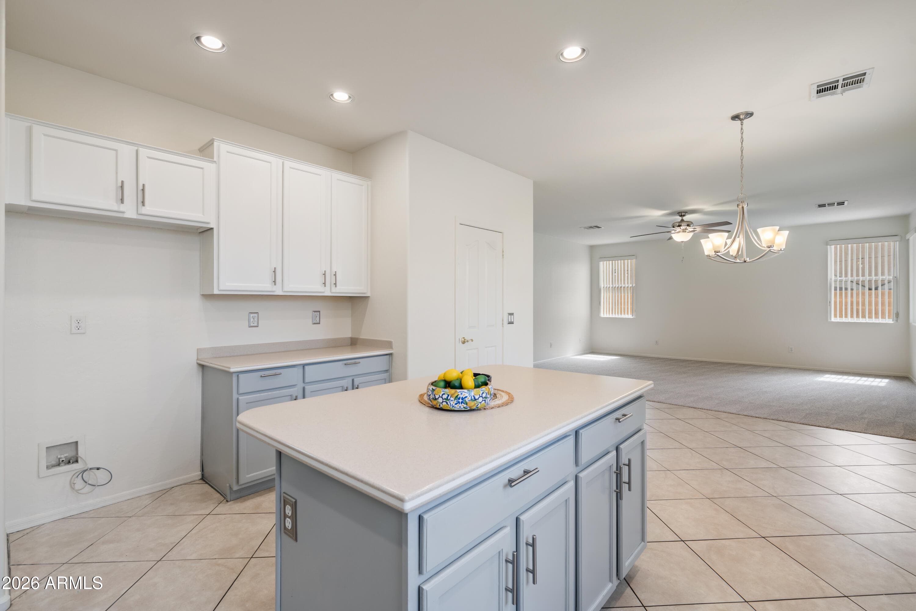 7178 W HONEYSUCKLE Drive W, Peoria, AZ 85383 — photo 13 of 64