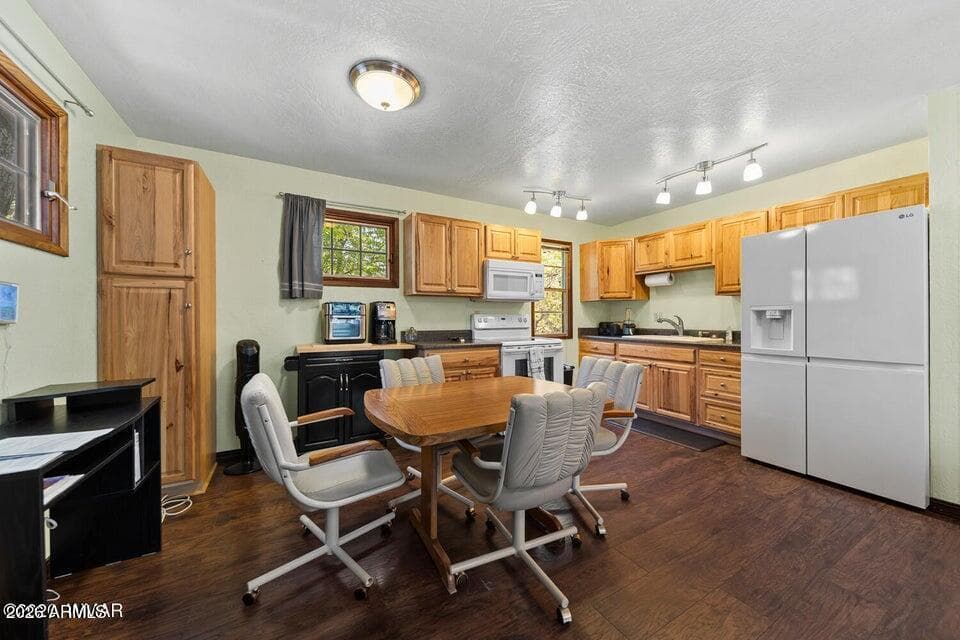 5801 APACHE Trail, Pinetop, AZ 85935 — photo 13 of 40