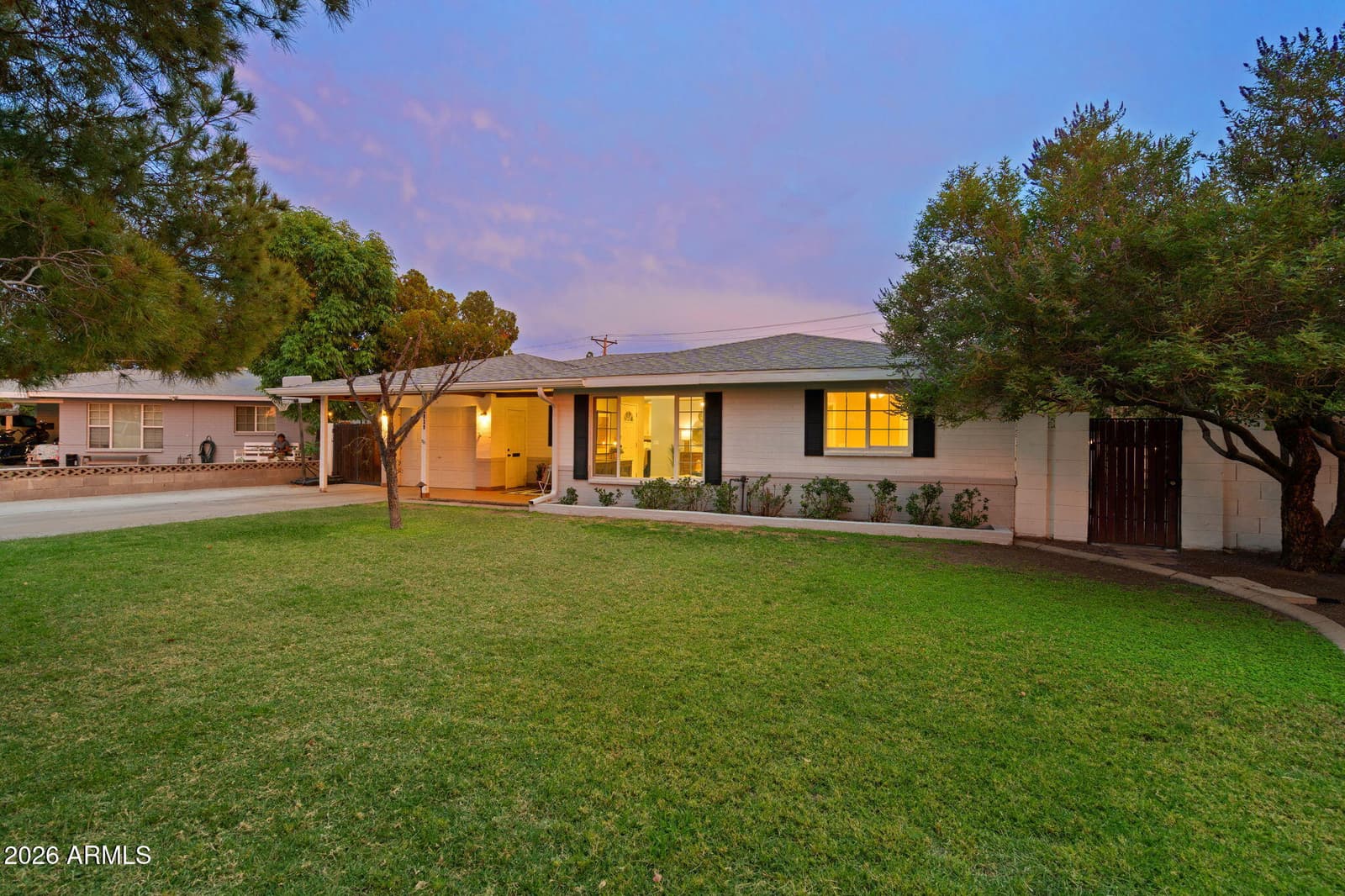 3839 E VERNON Avenue, Phoenix, AZ 85008