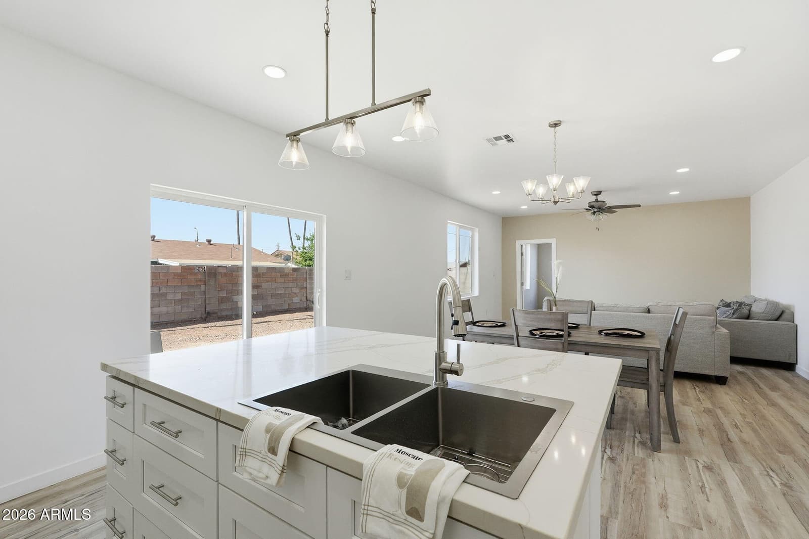 3627 W Palmaire Avenue, Phoenix, AZ 85051 — photo 4 of 10