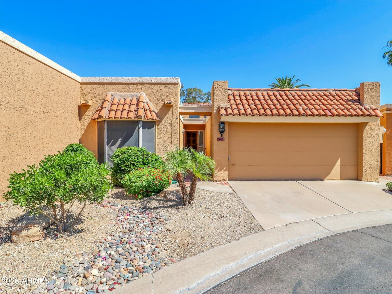 1010 E BECKER Lane, Phoenix, AZ 85020 — photo 2 of 35