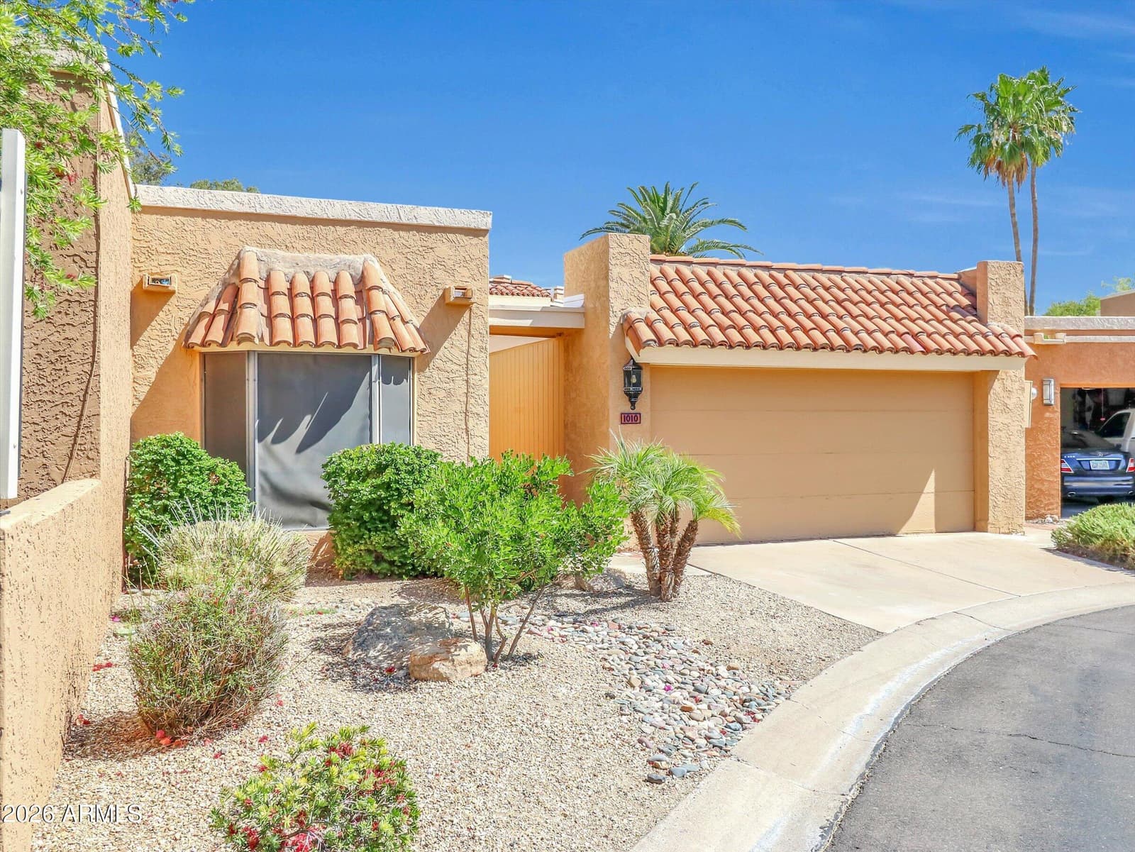1010 E BECKER Lane, Phoenix, AZ 85020 — photo 3 of 35