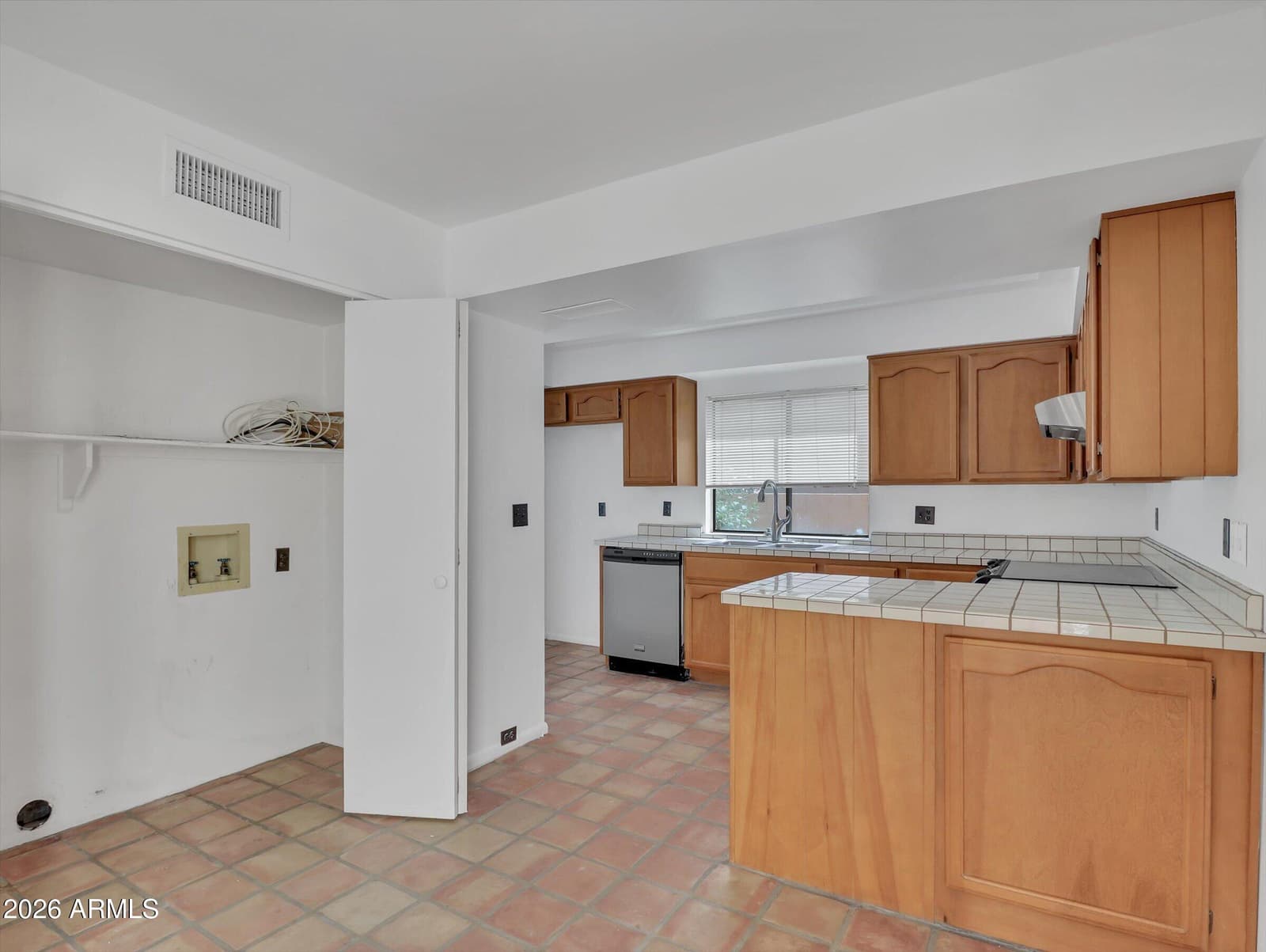 1010 E BECKER Lane, Phoenix, AZ 85020 — photo 14 of 35