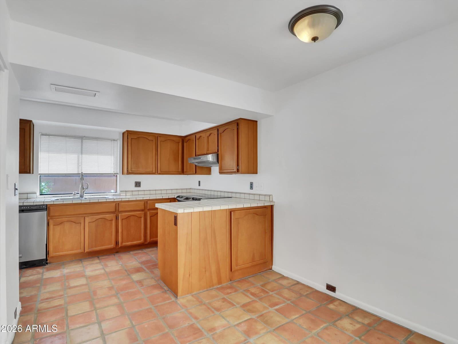 1010 E BECKER Lane, Phoenix, AZ 85020 — photo 15 of 35