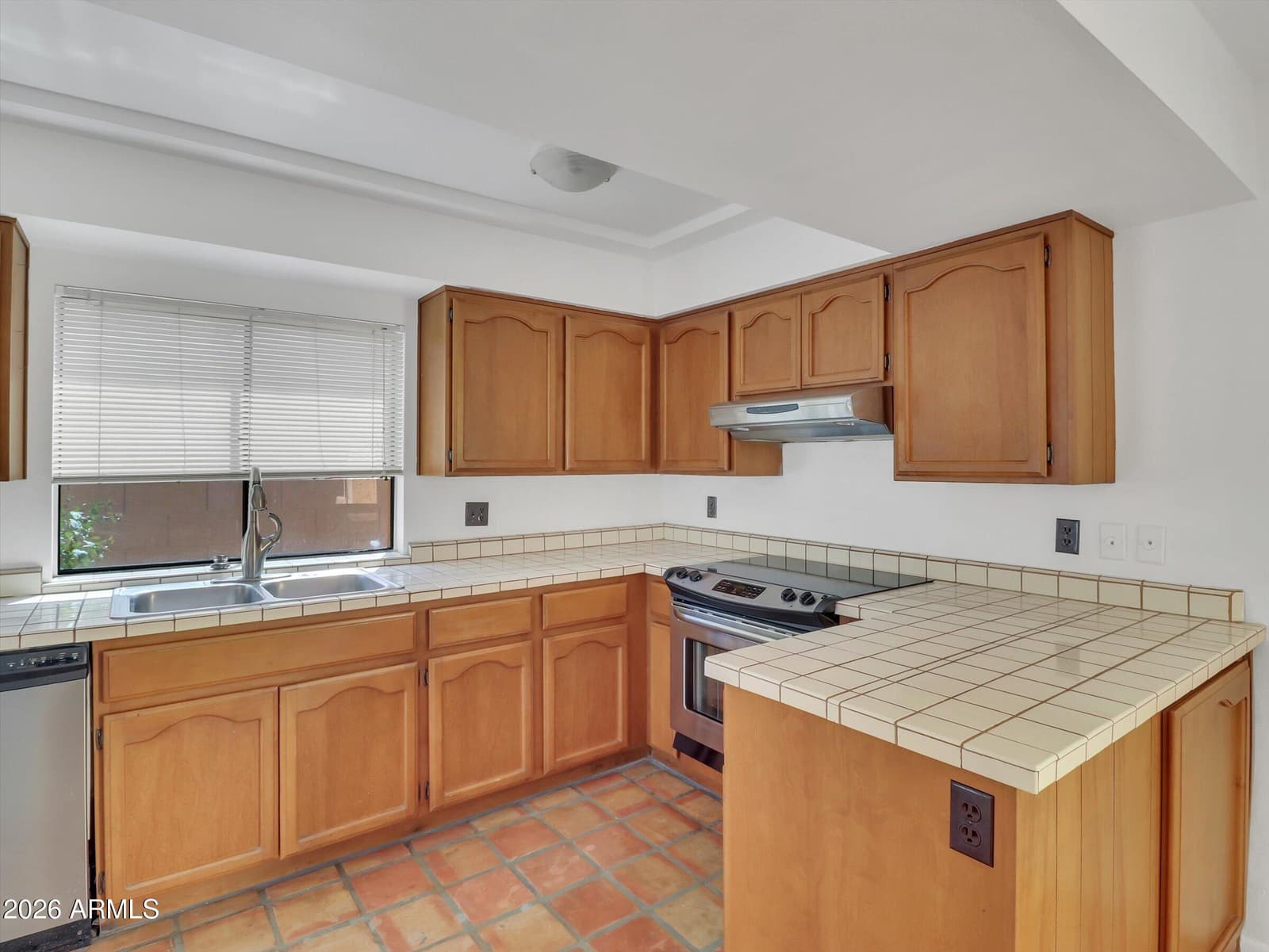 1010 E BECKER Lane, Phoenix, AZ 85020 — photo 17 of 35