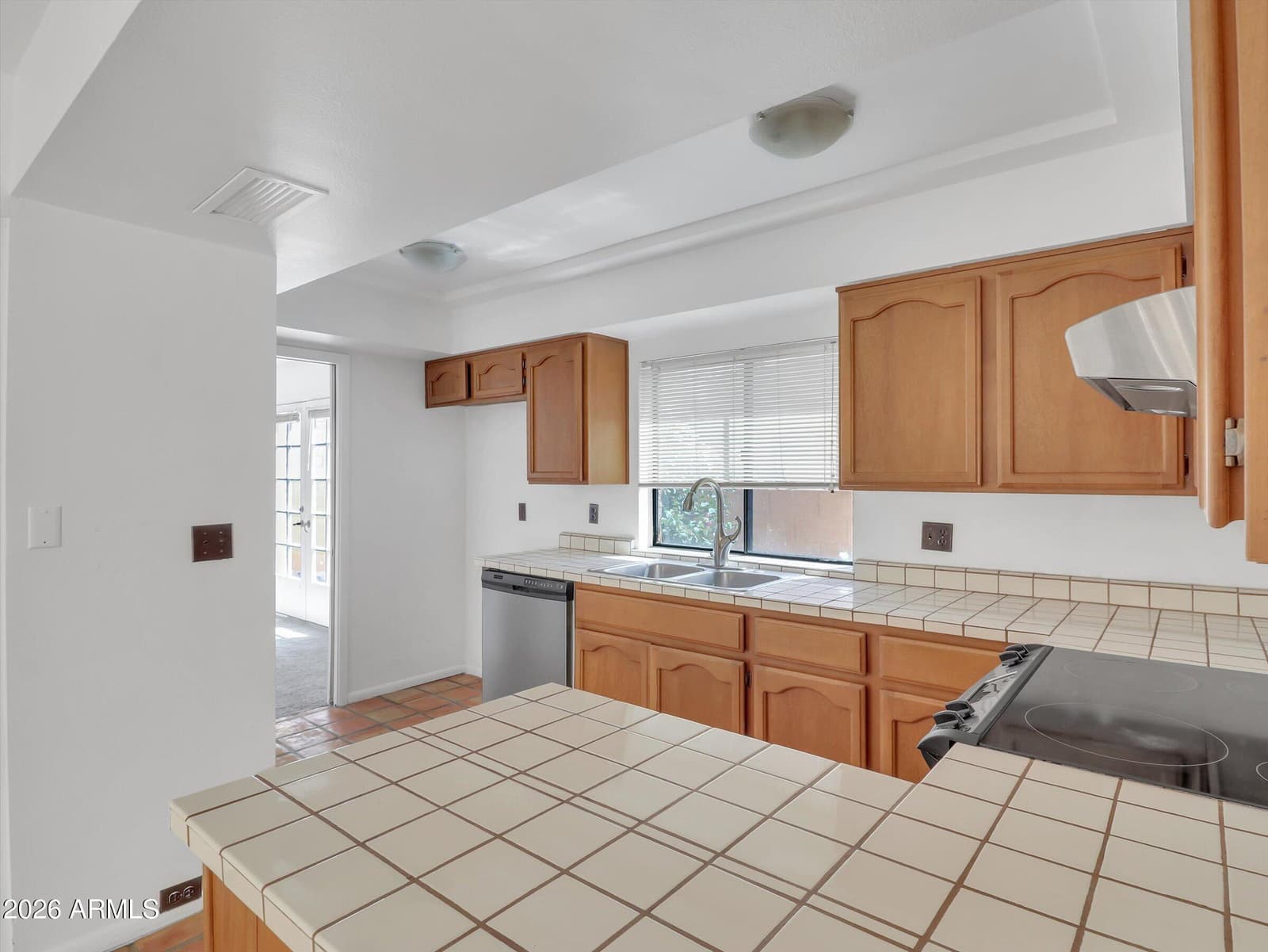 1010 E BECKER Lane, Phoenix, AZ 85020 — photo 18 of 35