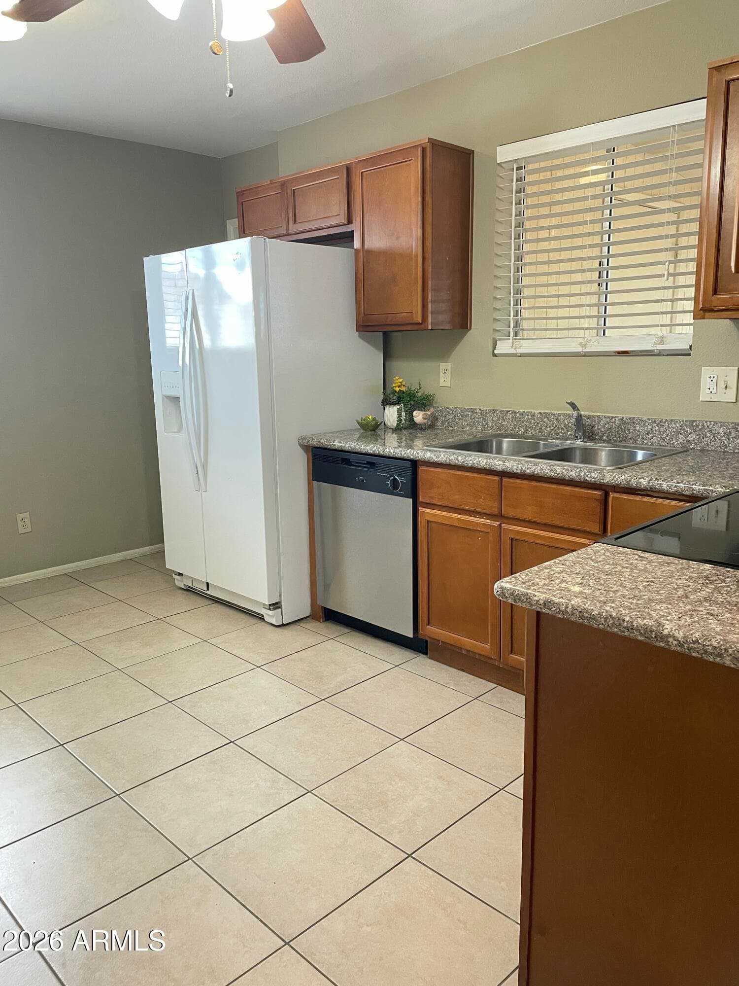938 S PALO VERDE Drive, Apache Junction, AZ 85120 — photo 10 of 31