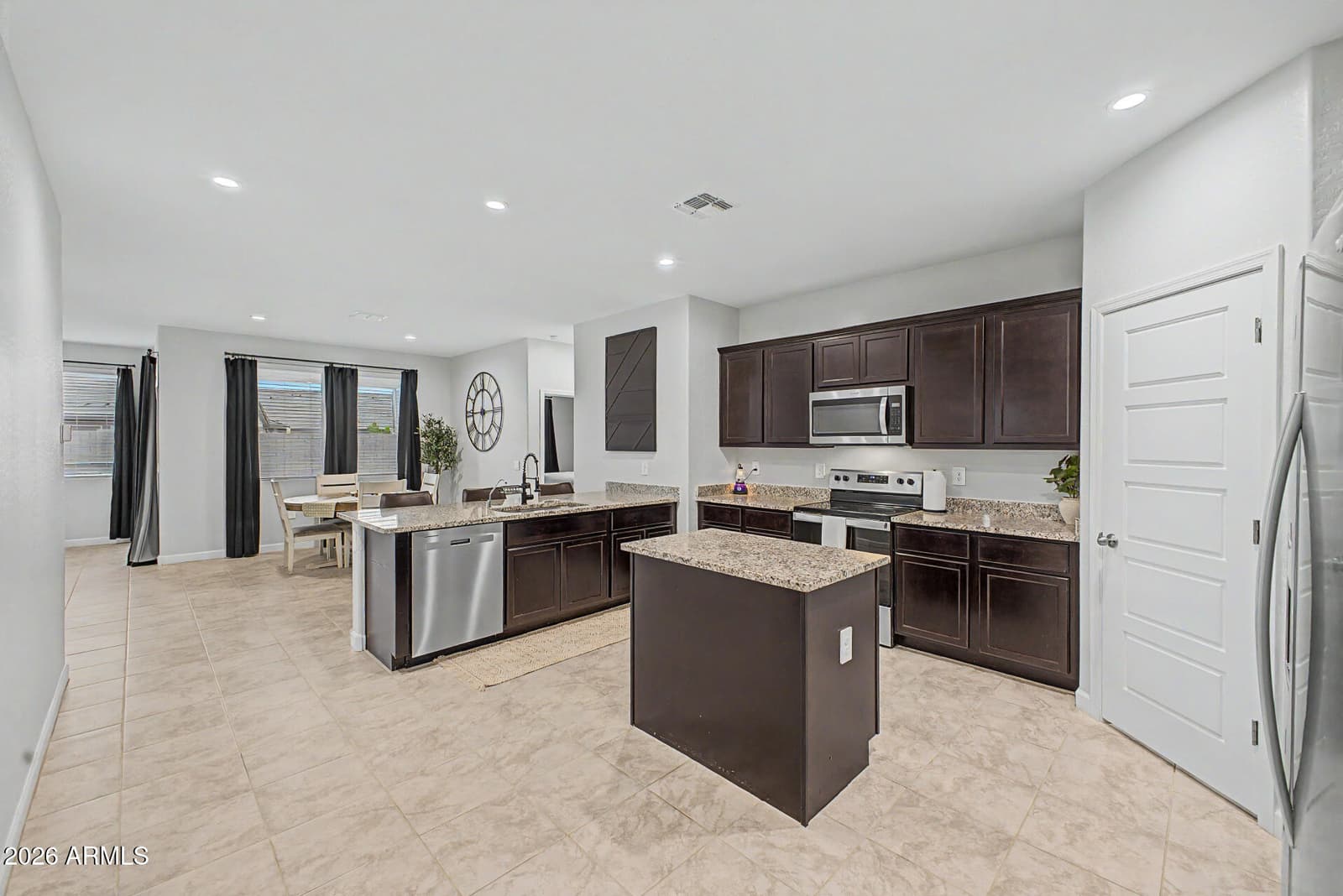 2836 W SAVANNAH Avenue, Apache Junction, AZ 85120 — photo 13 of 48