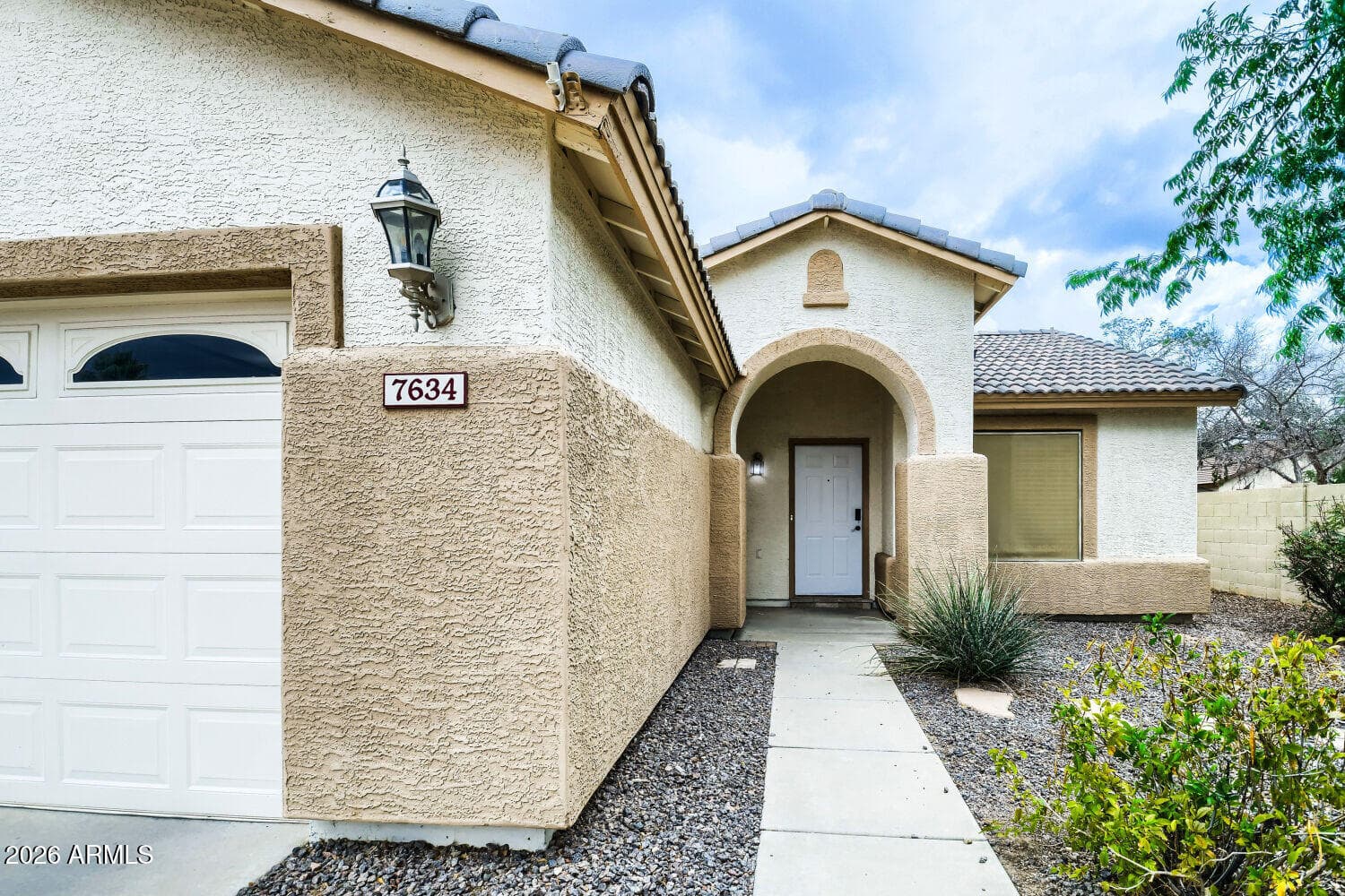 7634 E Dover Street, Mesa, AZ 85207 — photo 3 of 28