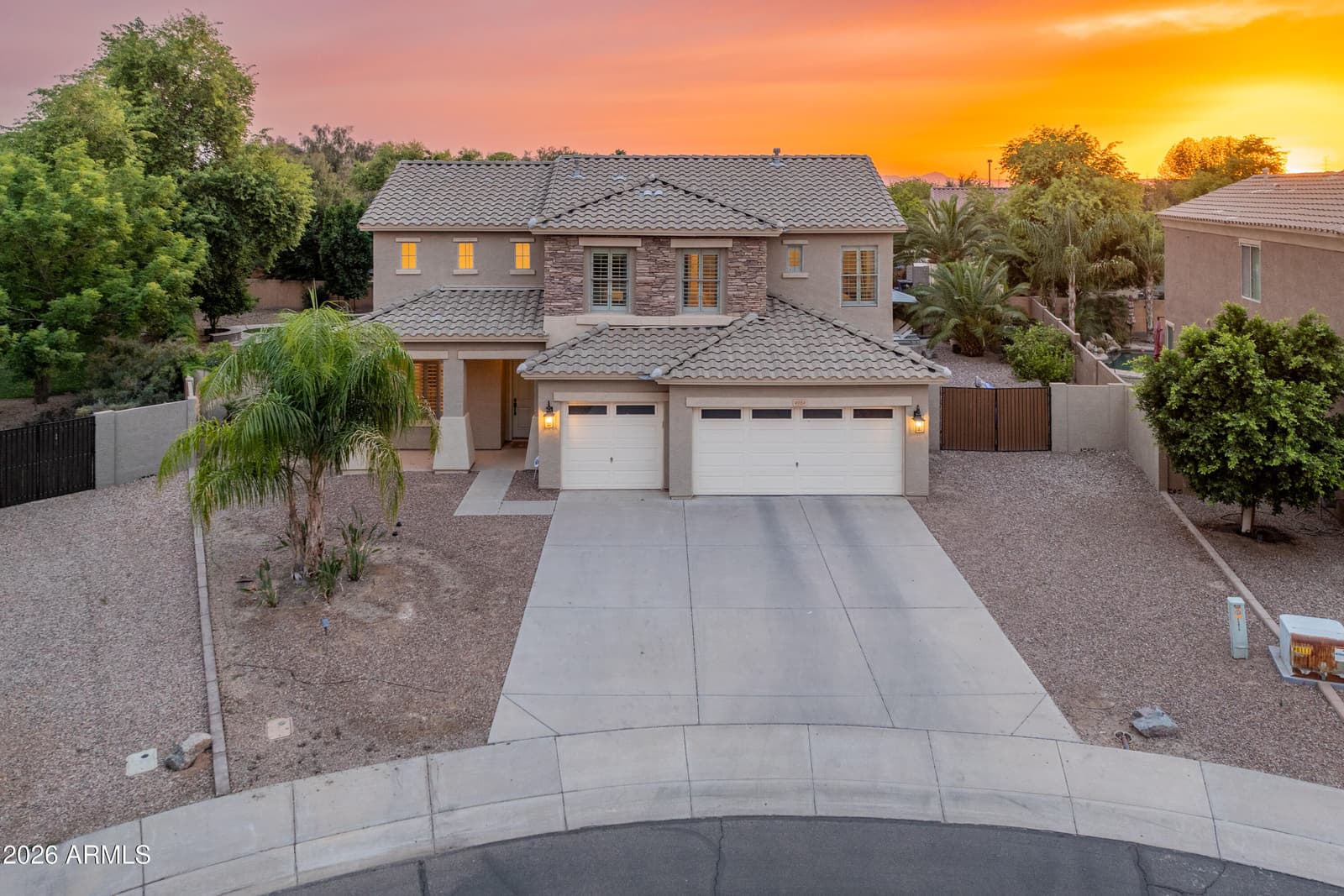 4984 S COBBLESTONE Street, Gilbert, AZ 85298 — photo 2 of 39