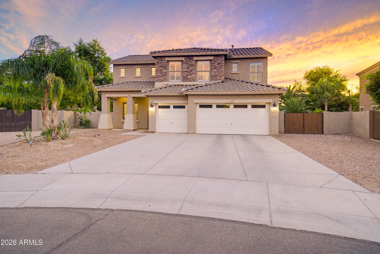 4984 S COBBLESTONE Street, Gilbert, AZ 85298 — photo 1 of 39