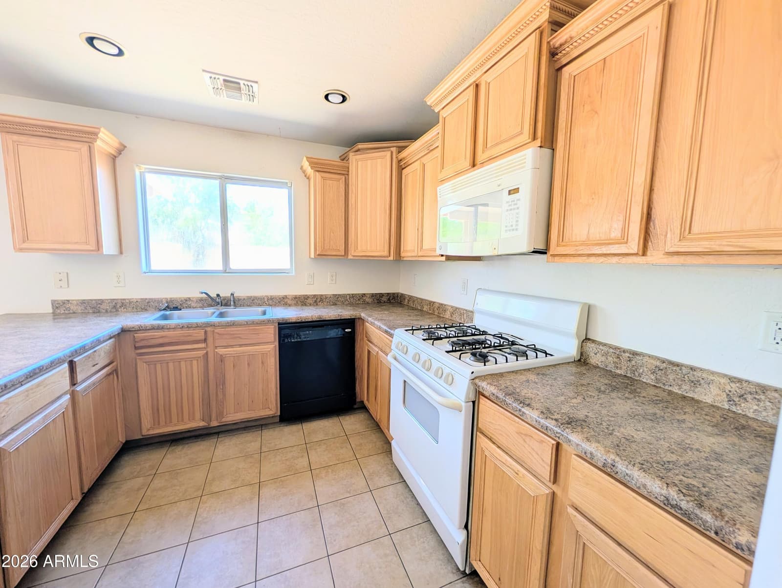 712 W BALDWIN Loop, Coolidge, AZ 85128 — photo 8 of 21
