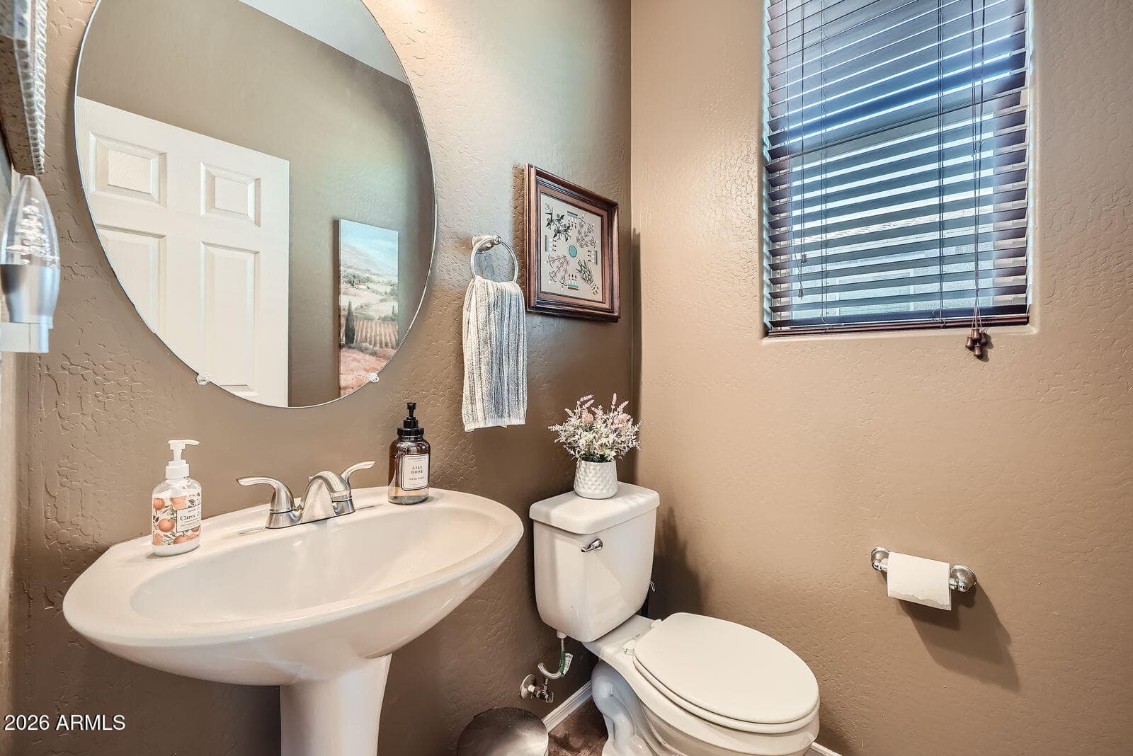 2323 W ALICIA Drive, Phoenix, AZ 85041 — photo 10 of 23