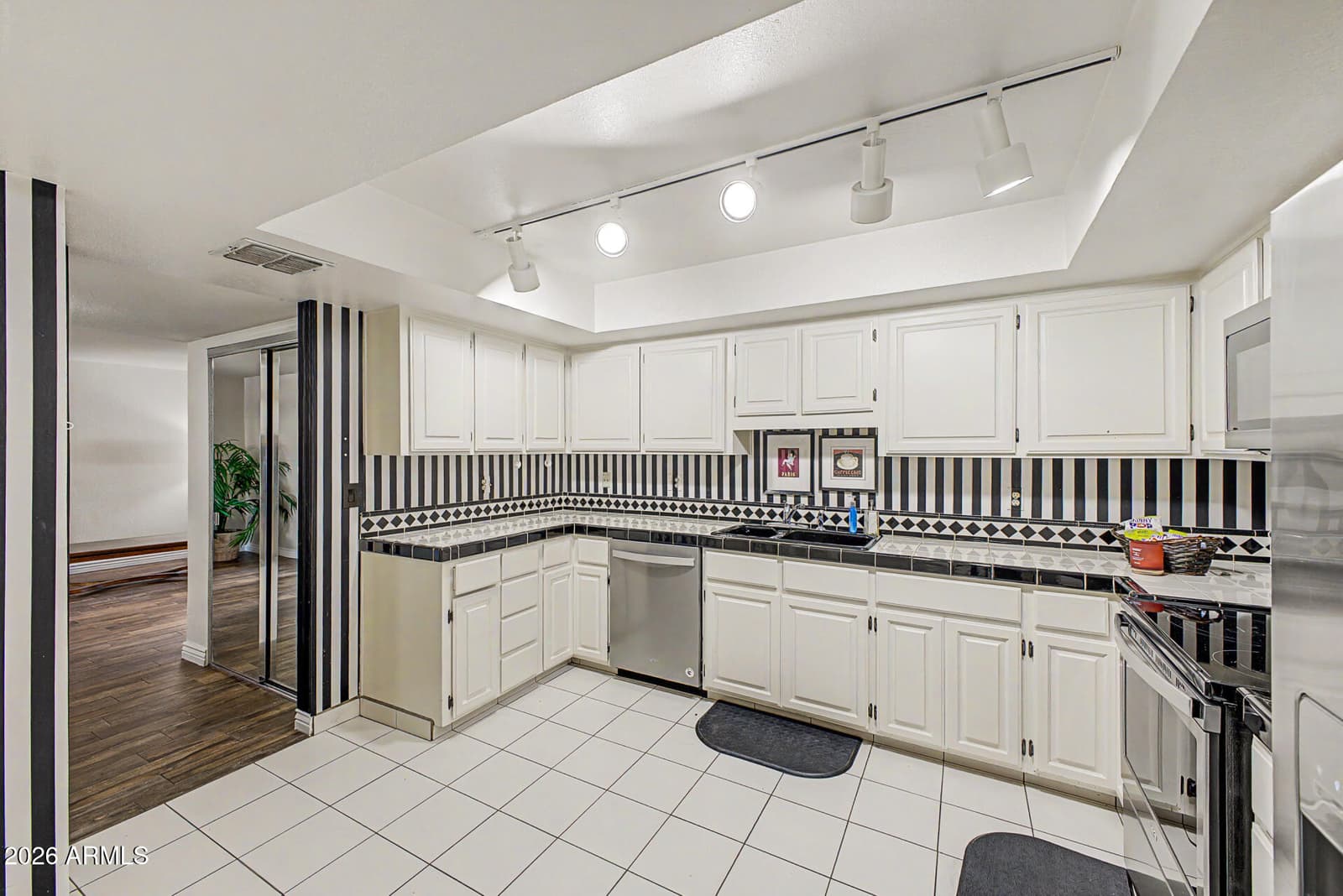 5102 N 31ST Place 412, Phoenix, AZ 85016 — photo 14 of 39