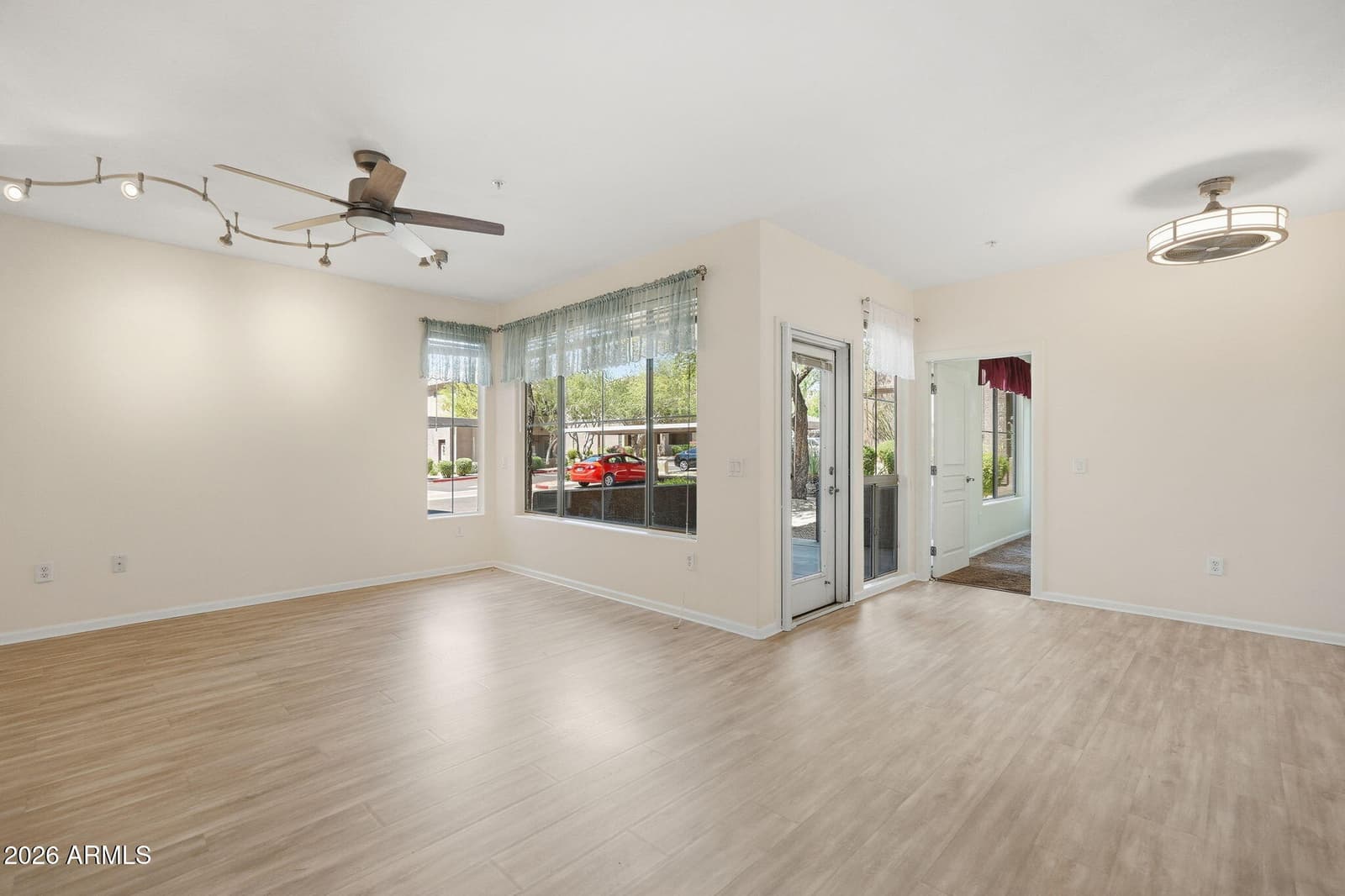 11680 E SAHUARO Drive 1060, Scottsdale, AZ 85259 — photo 5 of 32