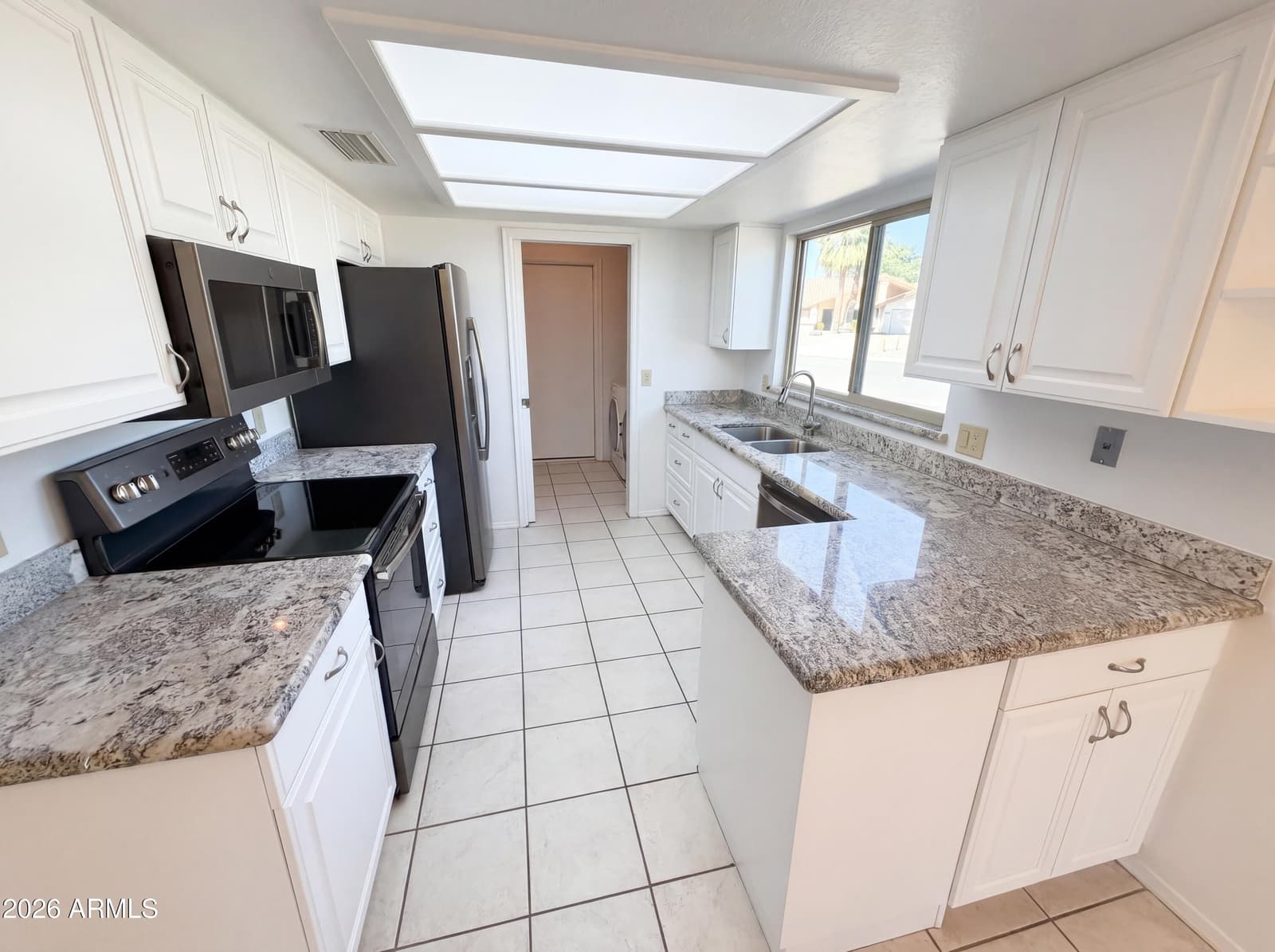 9207 W KERRY Lane, Peoria, AZ 85382 — photo 10 of 26