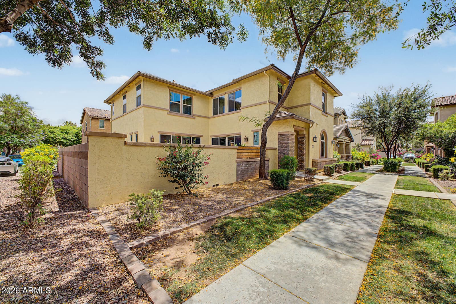 914 S OSBORN Lane, Gilbert, AZ 85296 — photo 5 of 36