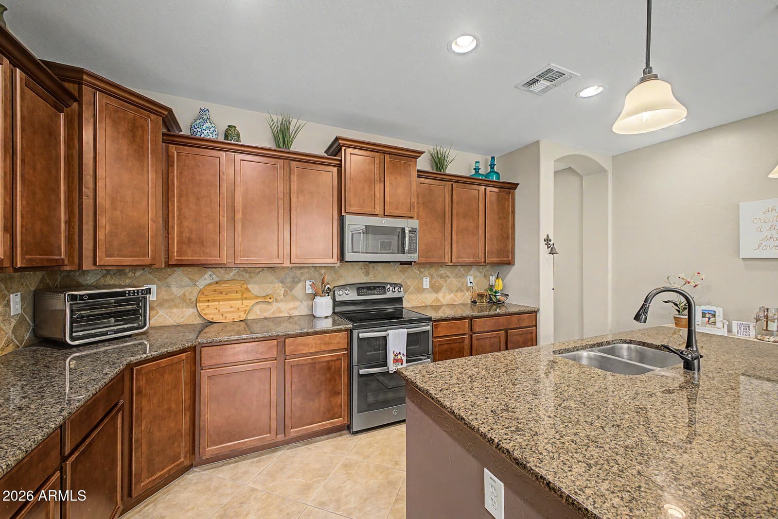 914 S OSBORN Lane, Gilbert, AZ 85296 — photo 10 of 36