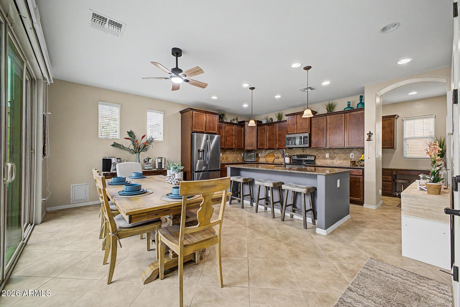 914 S OSBORN Lane, Gilbert, AZ 85296 — photo 9 of 36