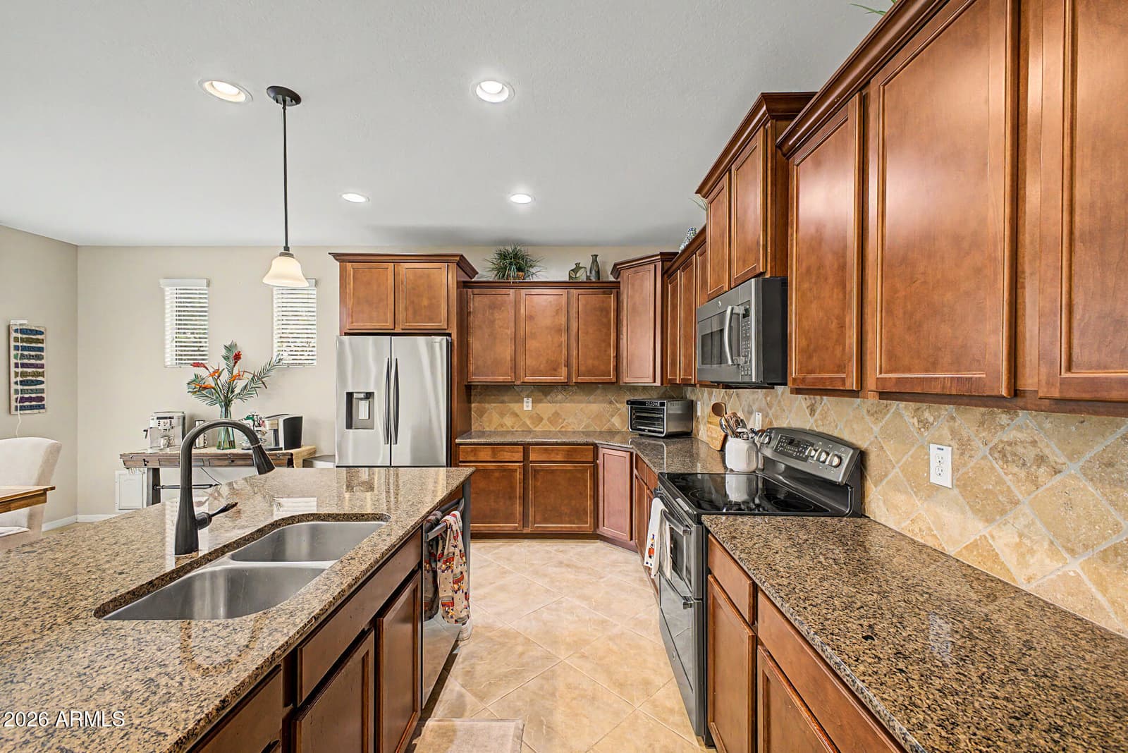 914 S OSBORN Lane, Gilbert, AZ 85296 — photo 11 of 36