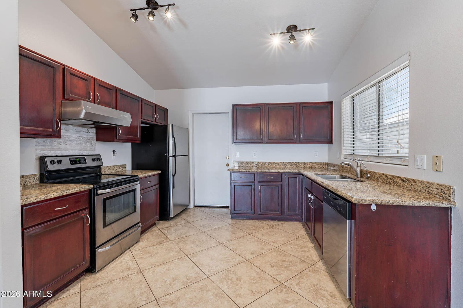 5463 W Geronimo Street, Chandler, AZ 85226 — photo 6 of 47