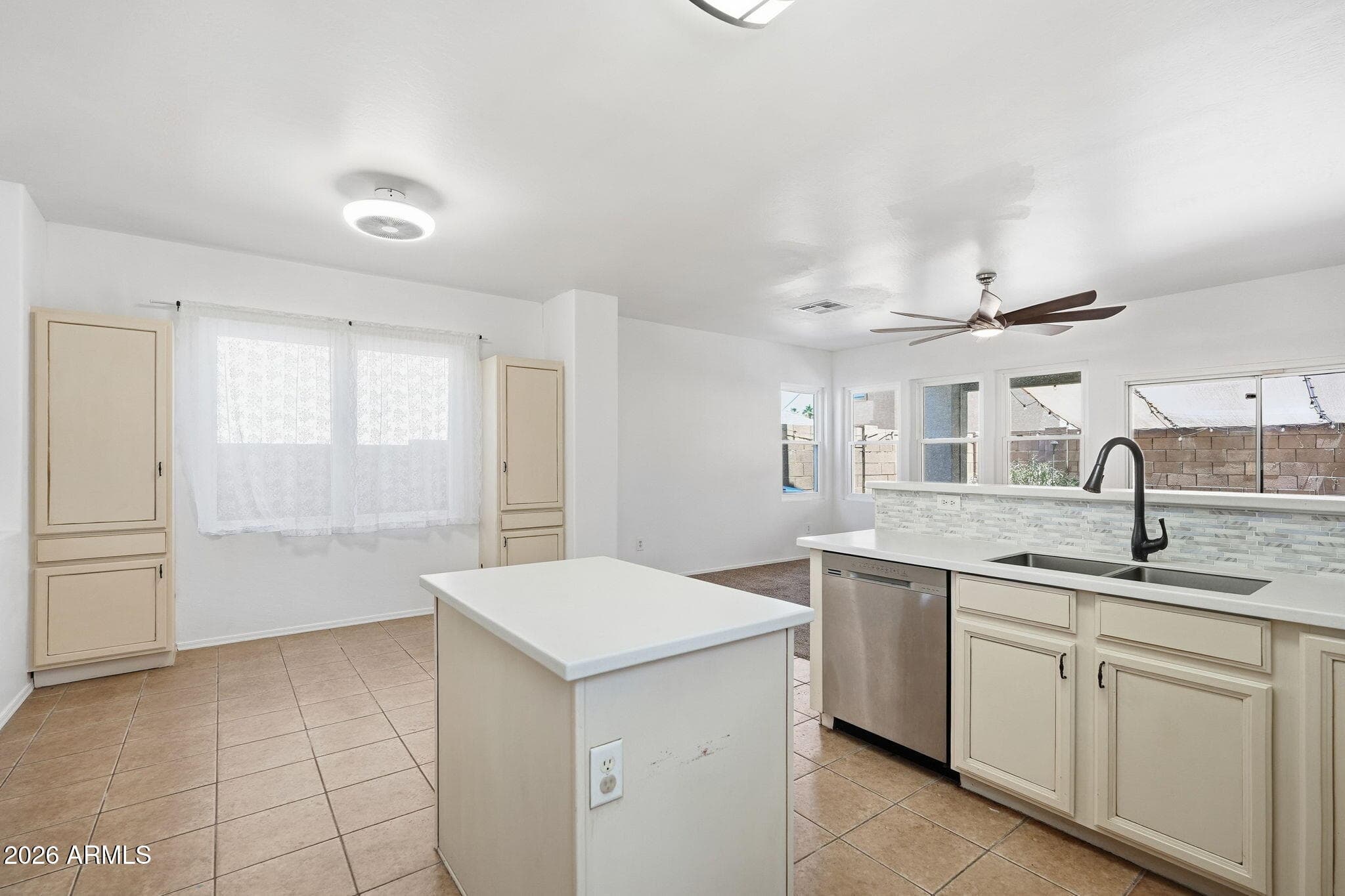 7245 S 41st Drive, Phoenix, AZ 85041 — photo 12 of 38