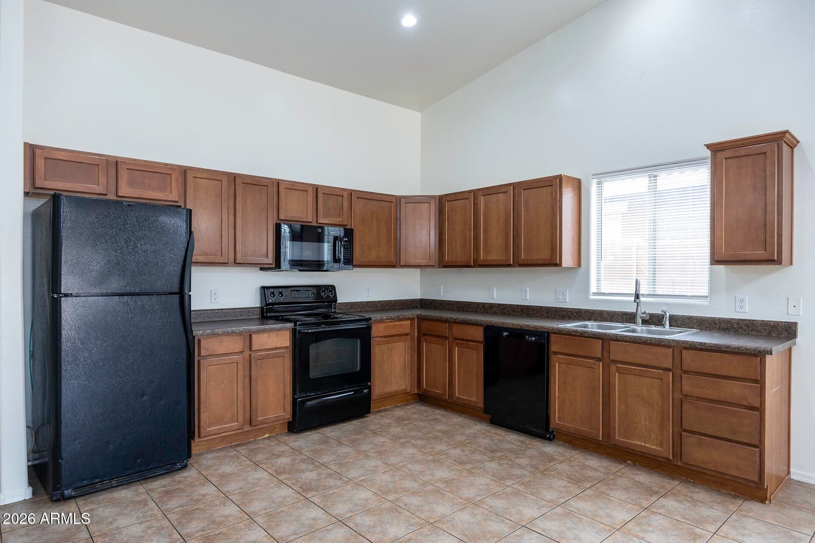 1033 W NINA Drive, Casa Grande, AZ 85122 — photo 9 of 34