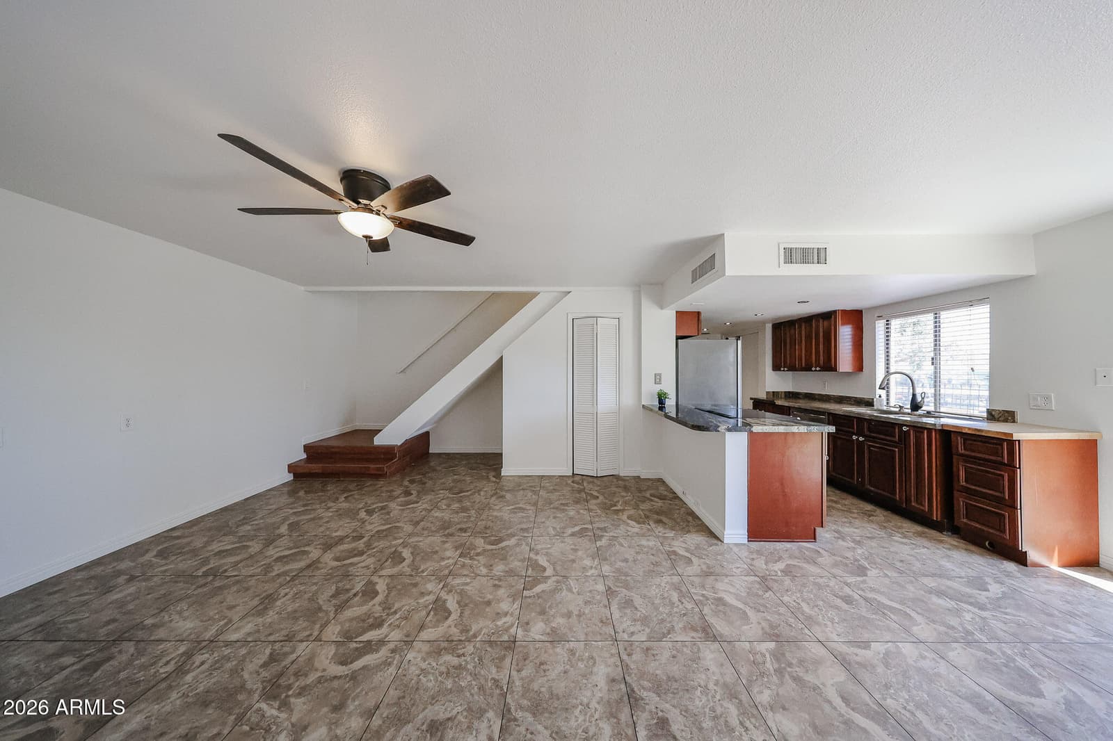 801 E NORTH Lane 1, Phoenix, AZ 85020 — photo 6 of 35