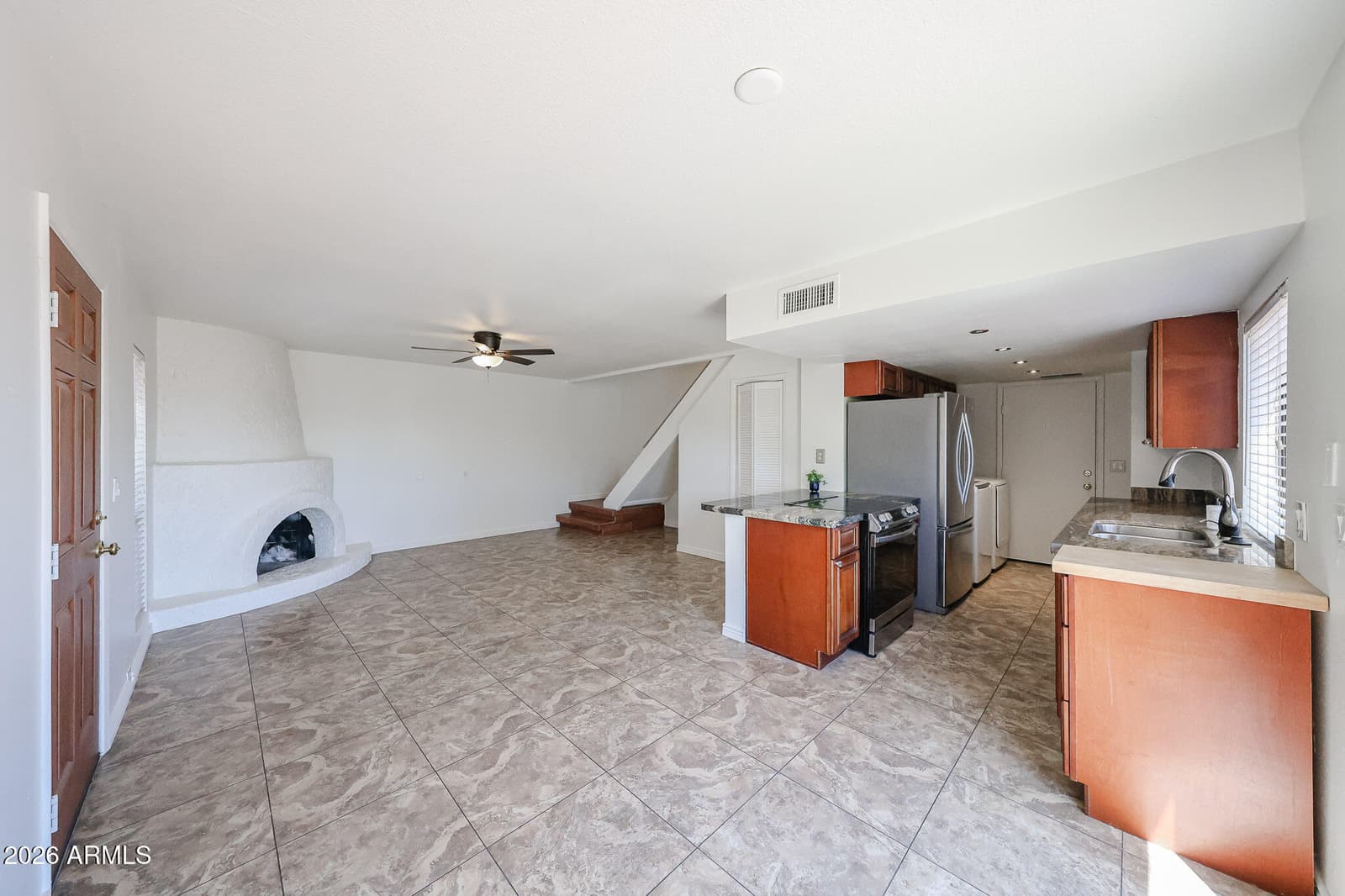 801 E NORTH Lane 1, Phoenix, AZ 85020 — photo 5 of 35