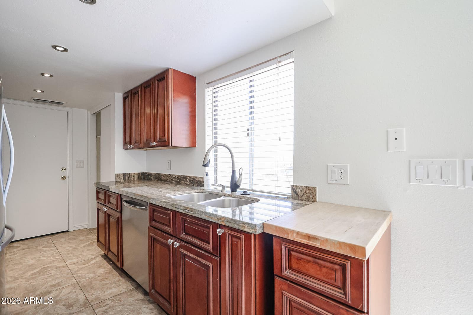 801 E NORTH Lane 1, Phoenix, AZ 85020 — photo 12 of 35