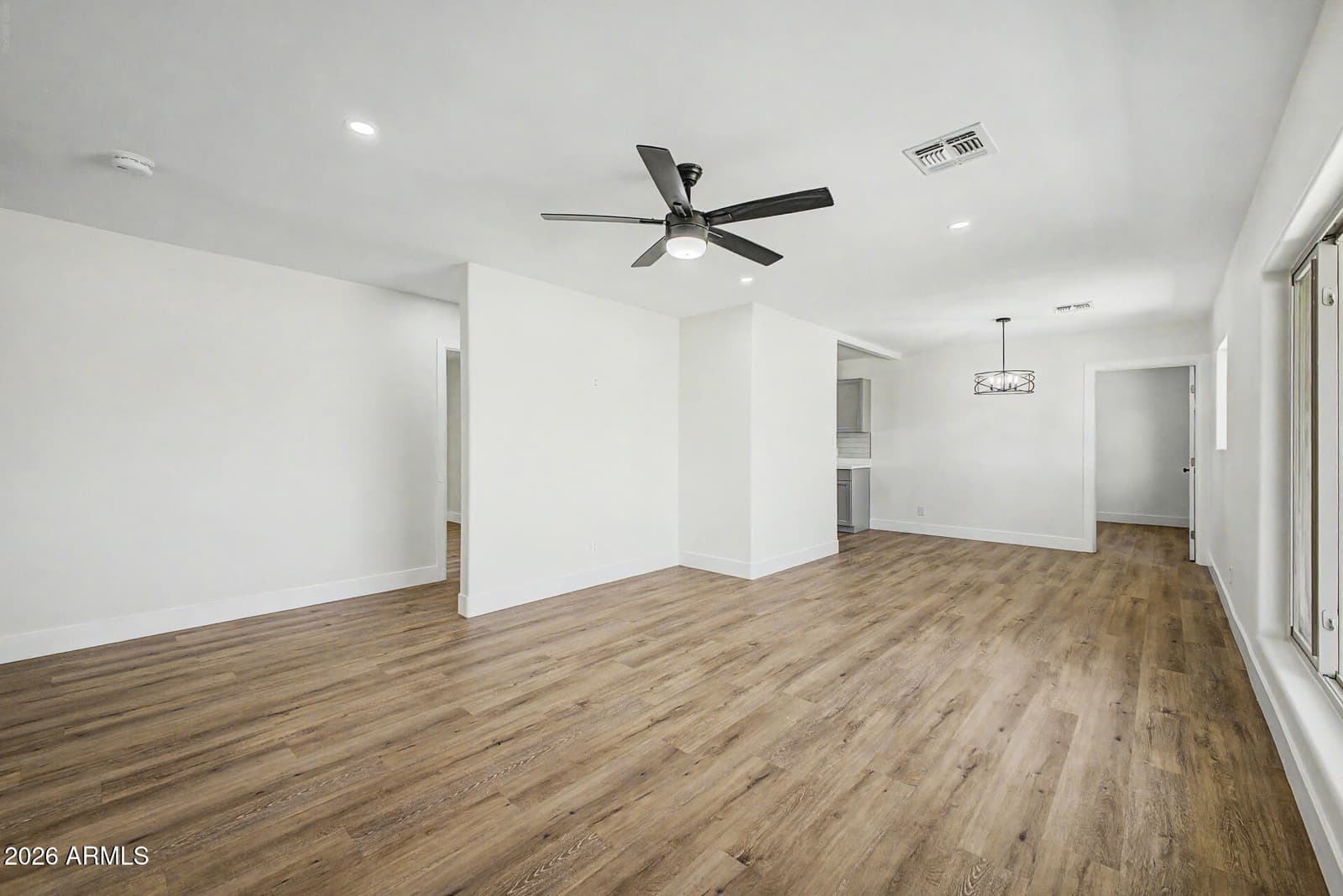 1147 E FLYNN Lane, Phoenix, AZ 85014 — photo 4 of 38
