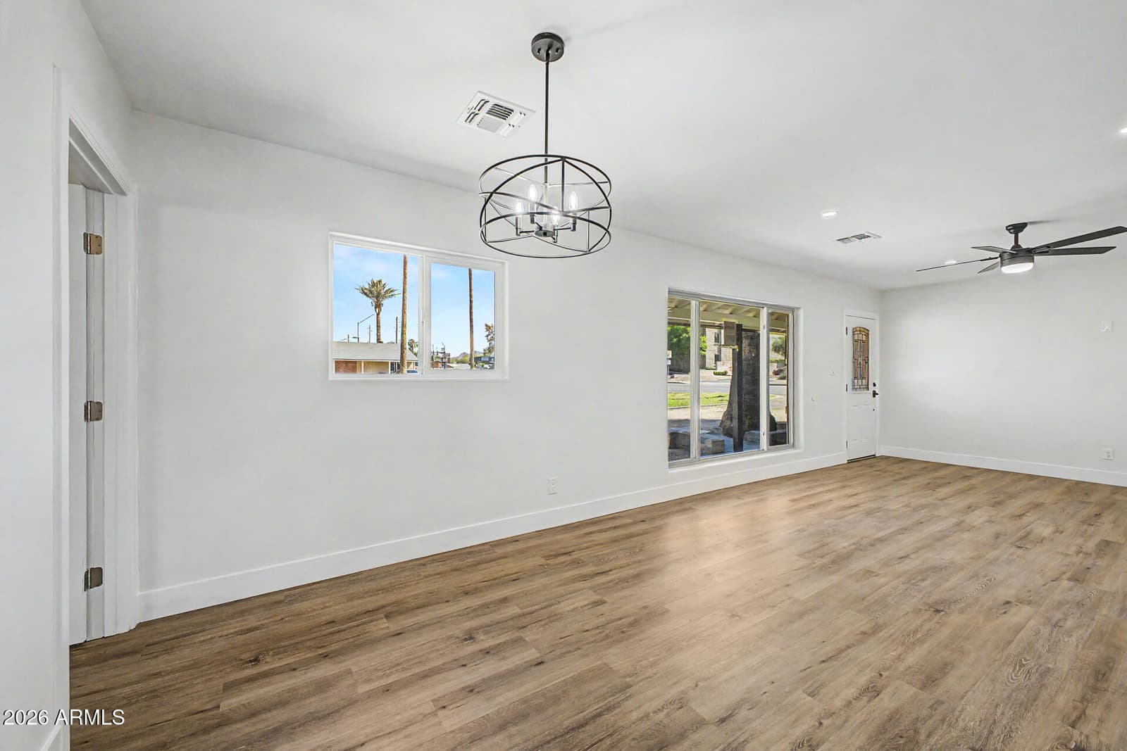 1147 E FLYNN Lane, Phoenix, AZ 85014 — photo 7 of 38