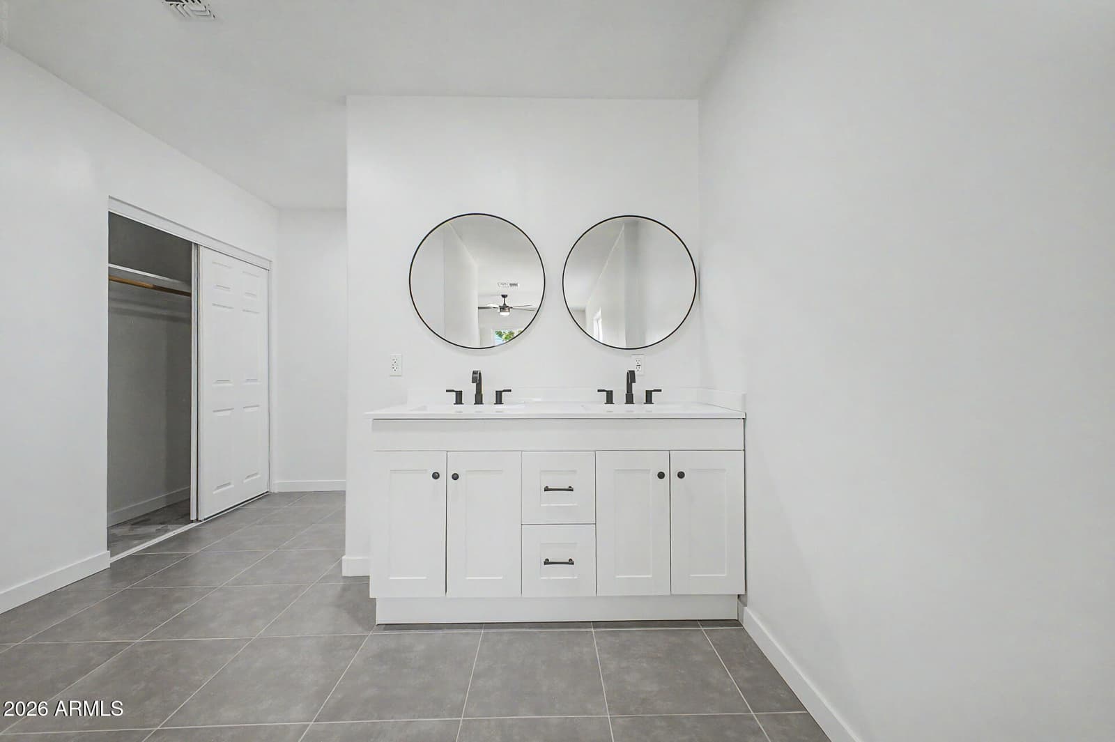 1147 E FLYNN Lane, Phoenix, AZ 85014 — photo 14 of 38