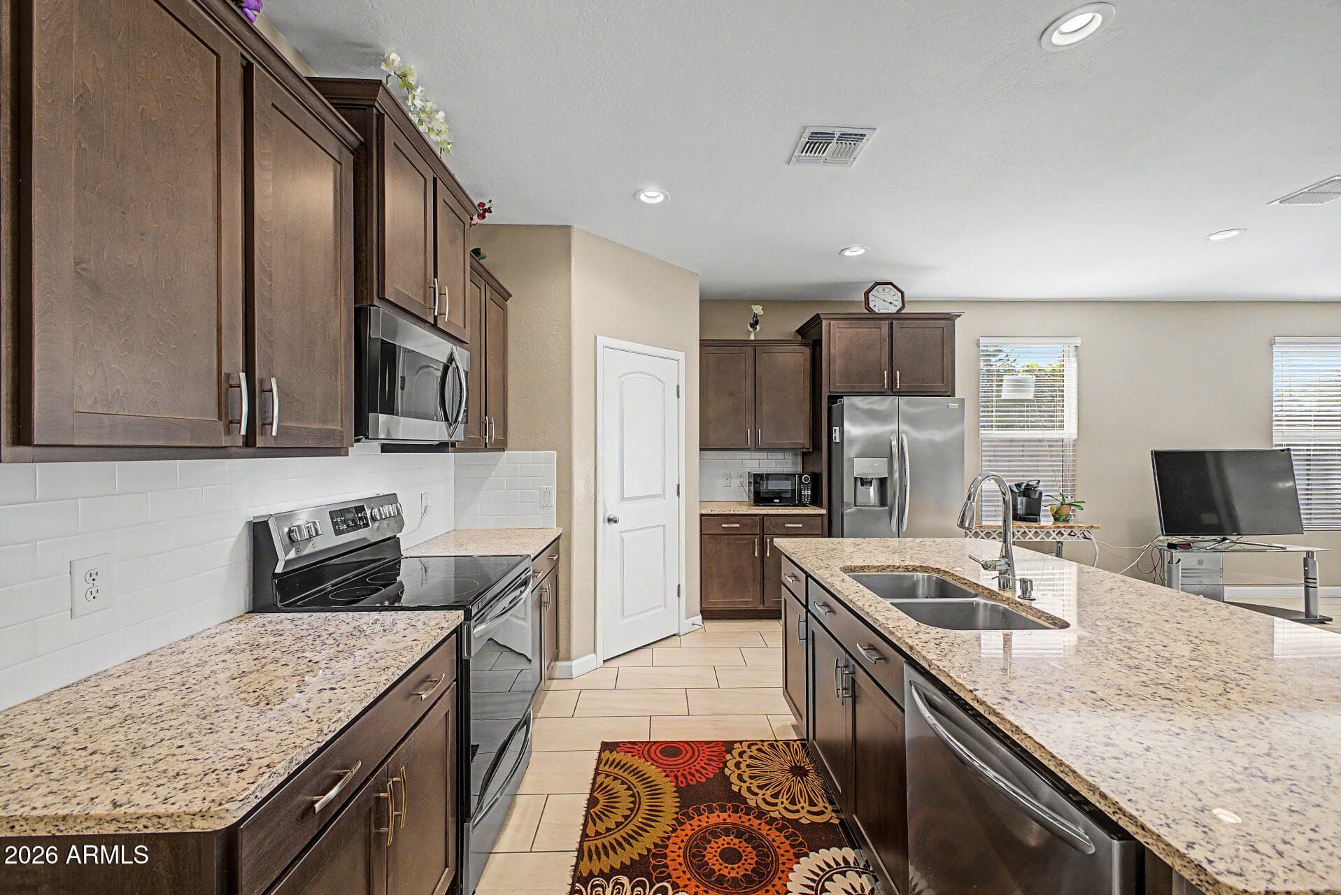 10736 W BRONCO Trail, Peoria, AZ 85383 — photo 13 of 44