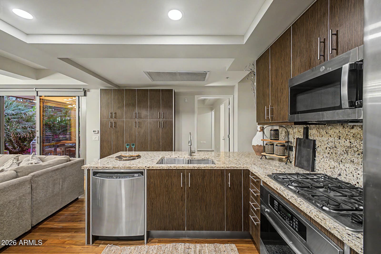7117 E RANCHO VISTA Drive 4009, Scottsdale, AZ 85251 — photo 10 of 37