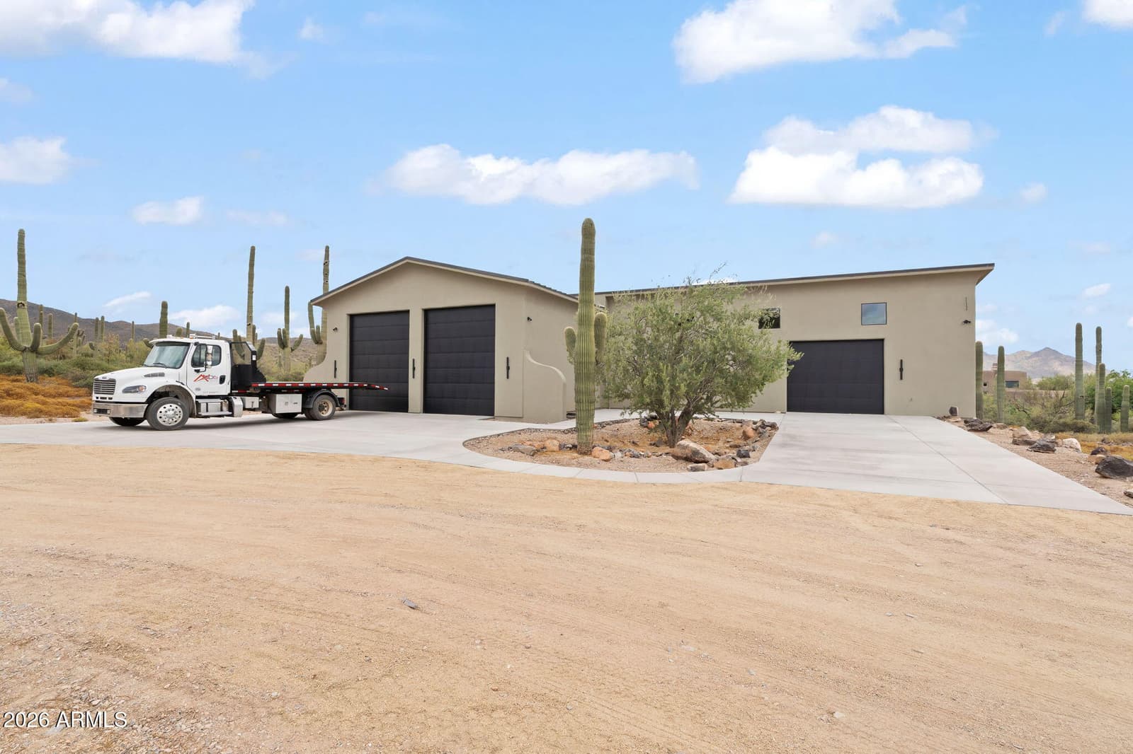 42327 N SIERRA VISTA Road, Cave Creek, AZ 85331 — photo 8 of 41