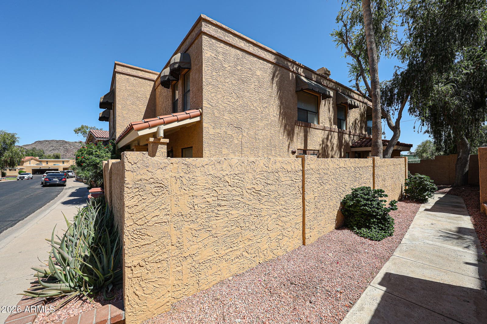 801 E NORTH Lane 1, Phoenix, AZ 85020 — photo 2 of 35