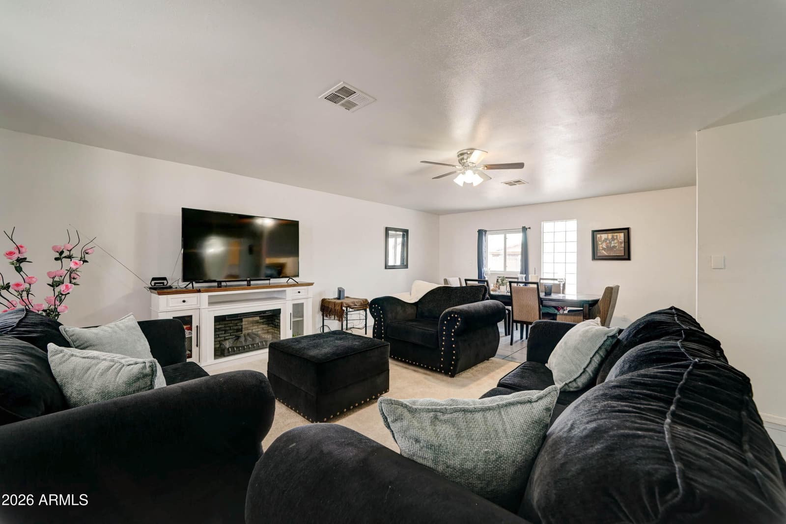 5438 W ROANOKE Avenue, Phoenix, AZ 85035 — photo 4 of 28